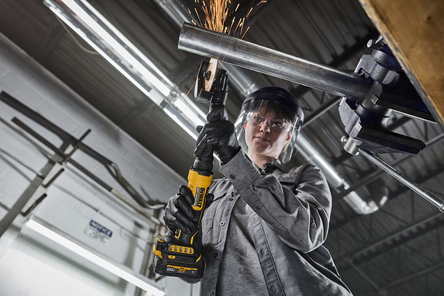 ATOMIC� 20V MAX* 4 in. Extended Cut-Off Tool