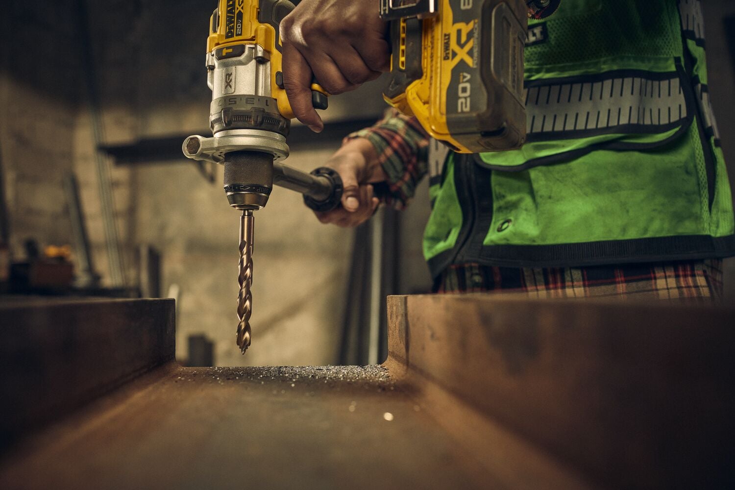 DEWALT ELITE SERIES® 1/2 IN. MULTISTEP PILOT POINT® Cobalt Alloy Steel Drill Bit drilling into steel