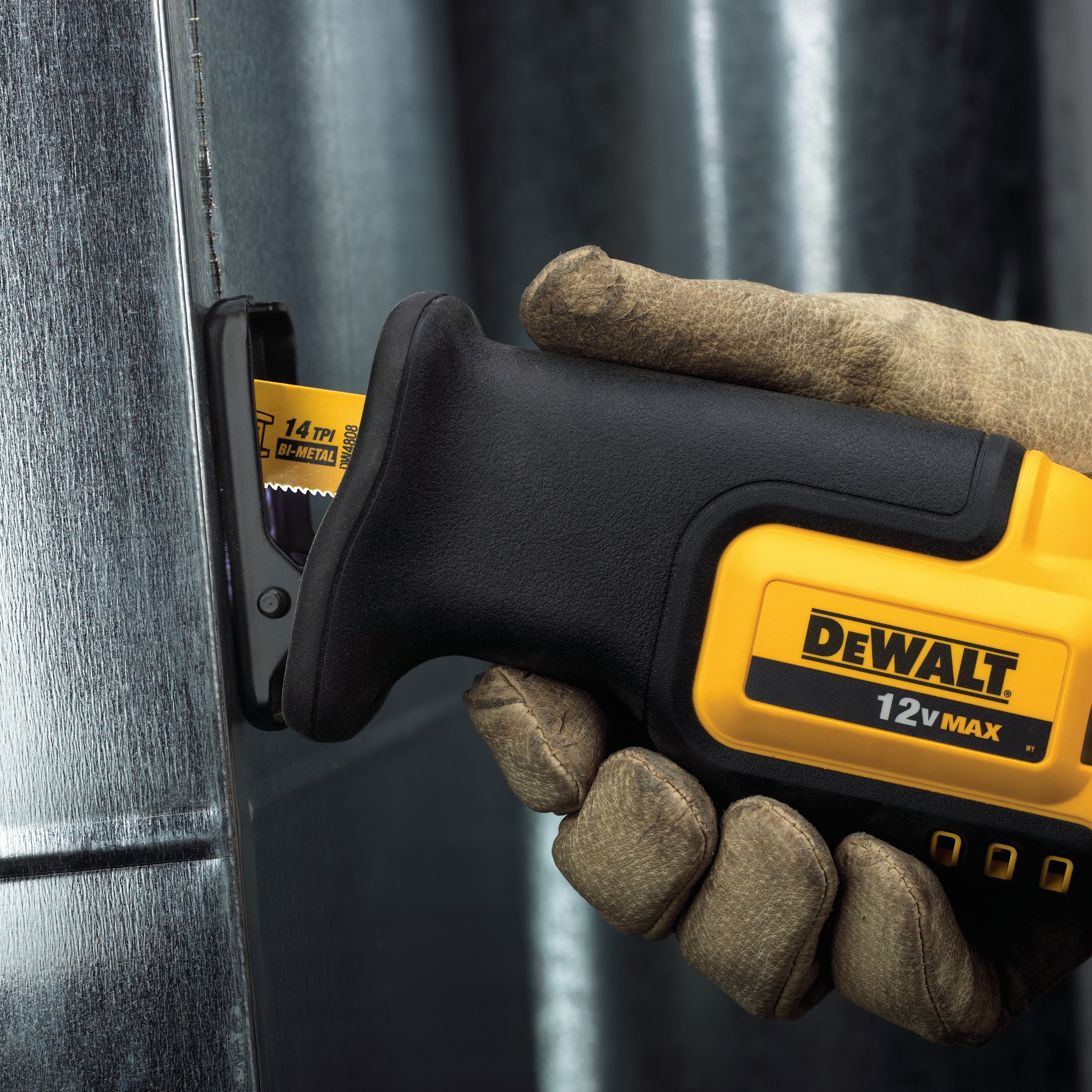 Инструмент dewalt. DEWALT dc413. Пила DEWALT dcs310d2. Реноватор ДЕВОЛТ аккумуляторный. 60617600 DEWALT.