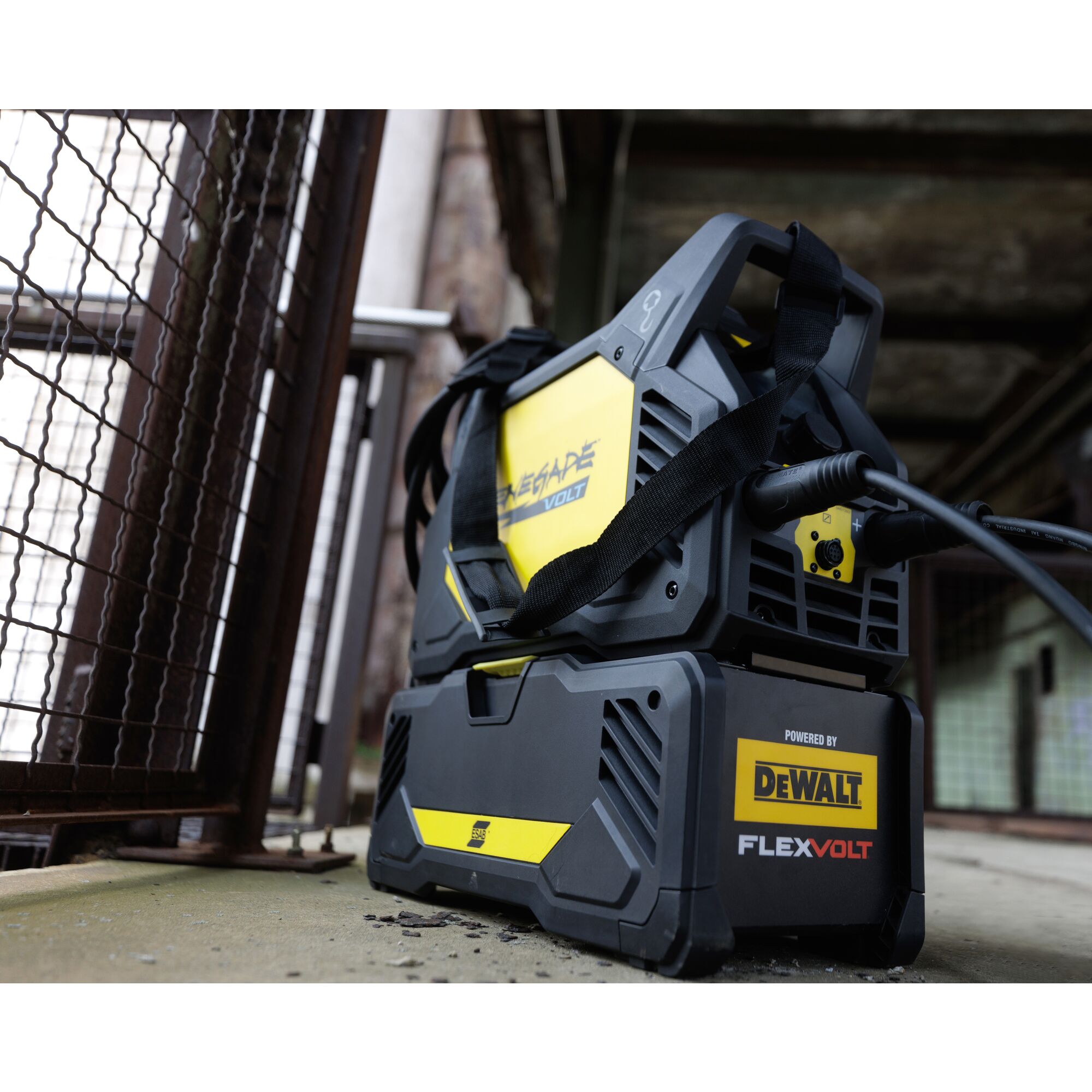 ESAB RENEGADE VOLT ES200i STICK LIVE TIG WELDER DEWALT