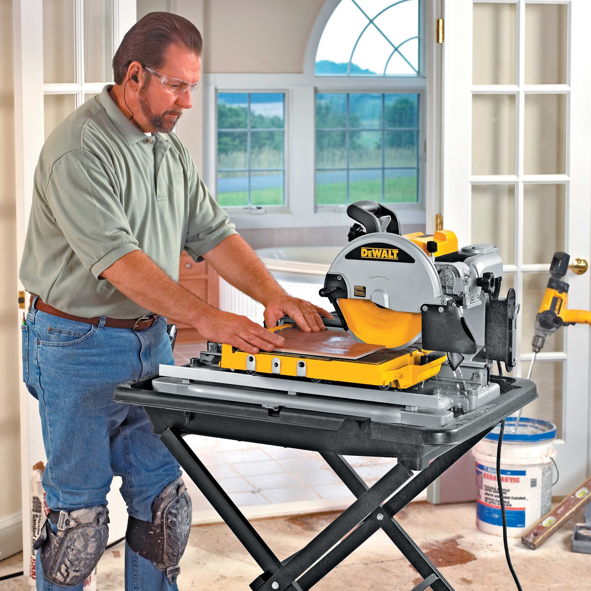 Dewalt d24000s deals wet tile saw