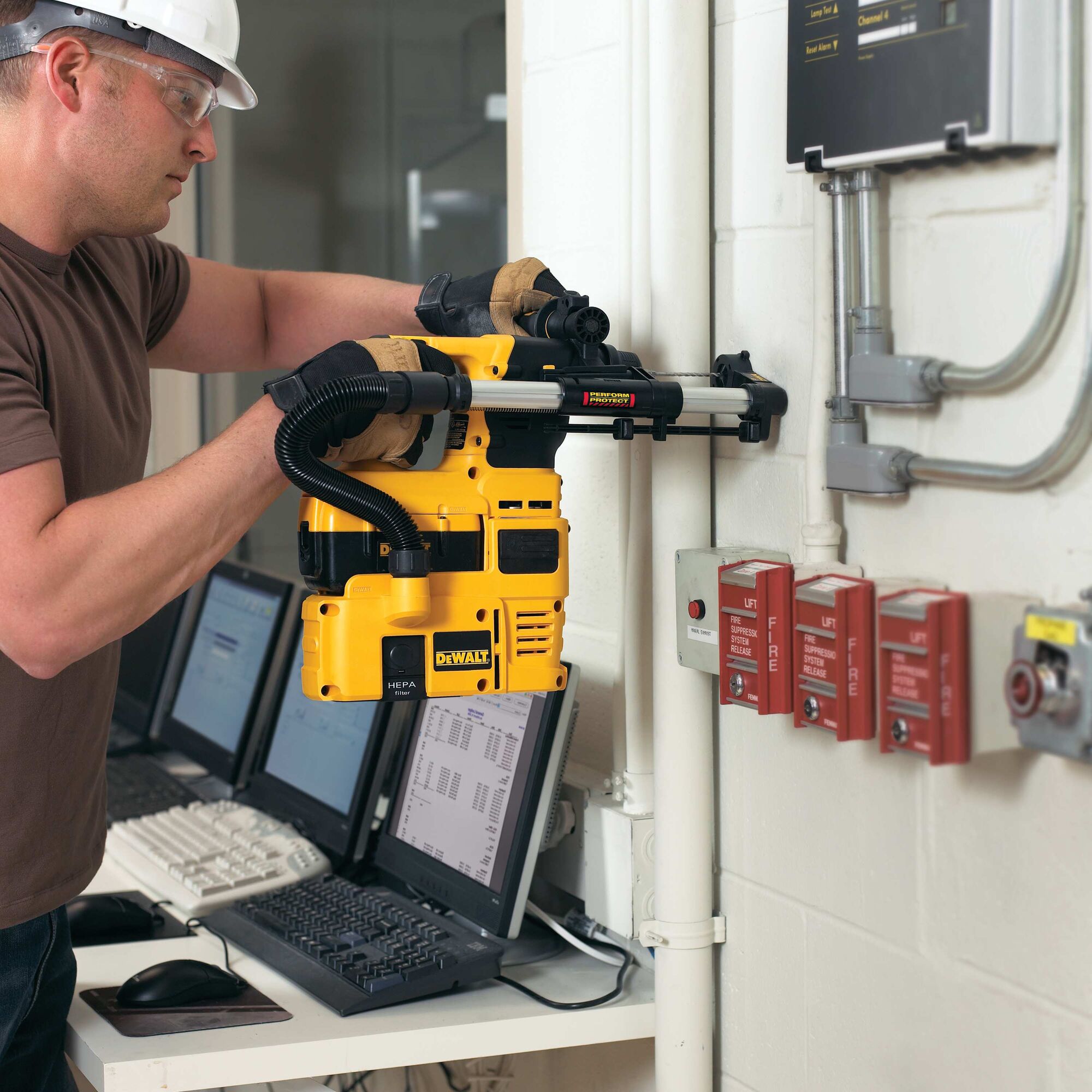 Dust Extractor Telescope w/ Hose for SDS Rotary Hammers | DEWALT