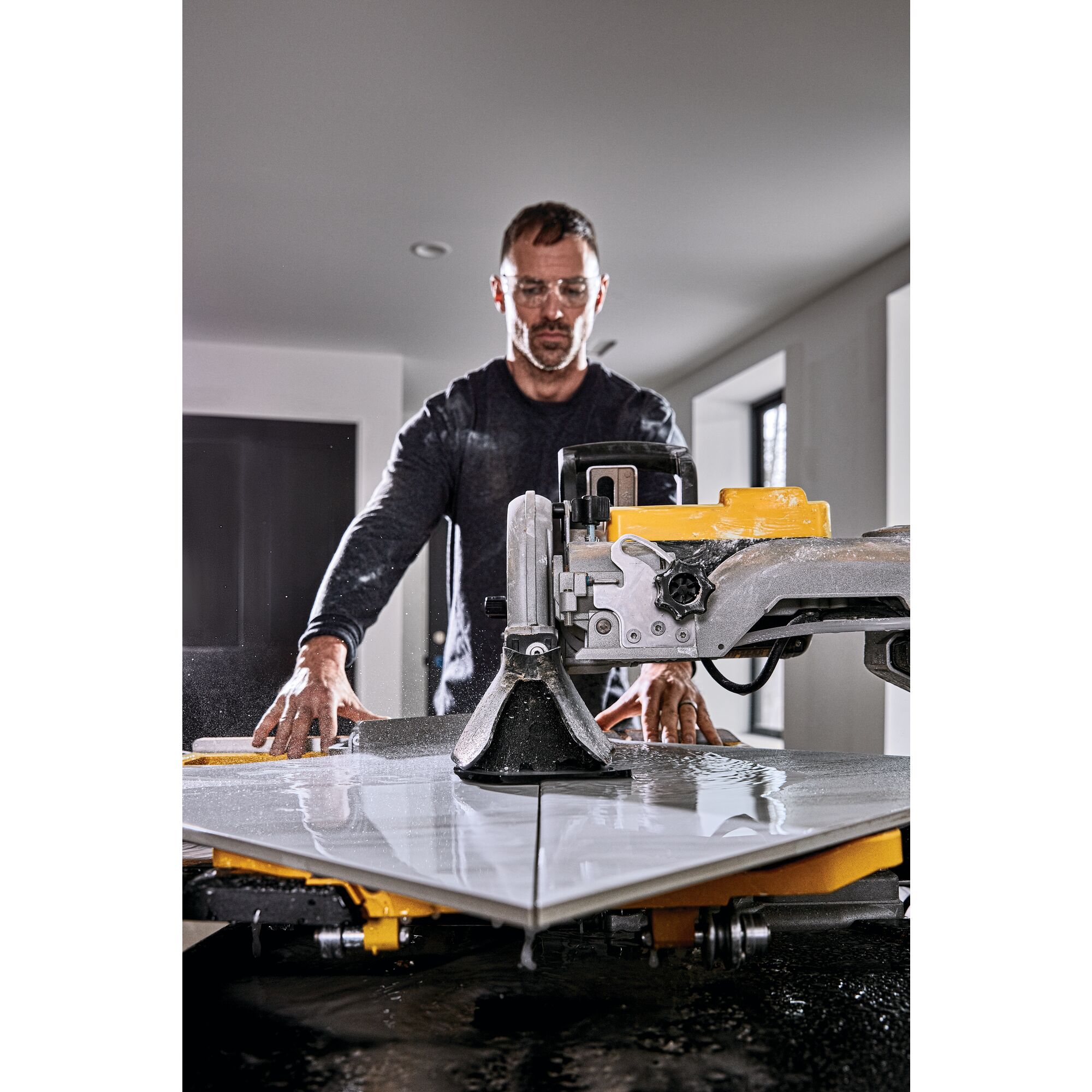 10 in. High Capacity Wet Tile Saw DEWALT