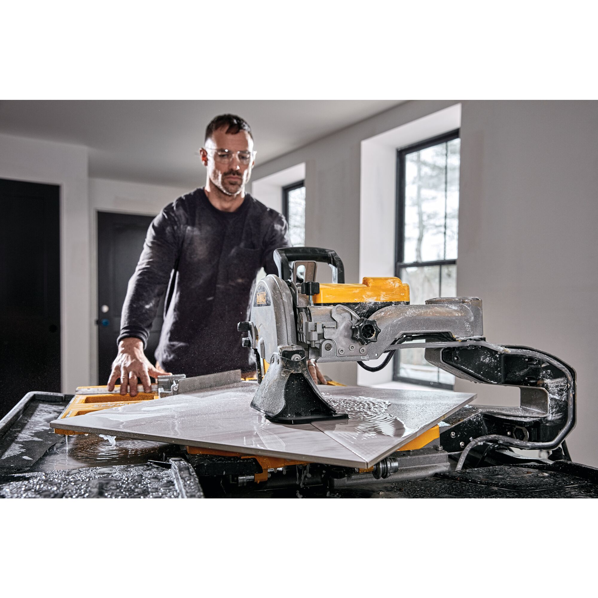 10 in. High Capacity Wet Tile Saw with Stand DEWALT