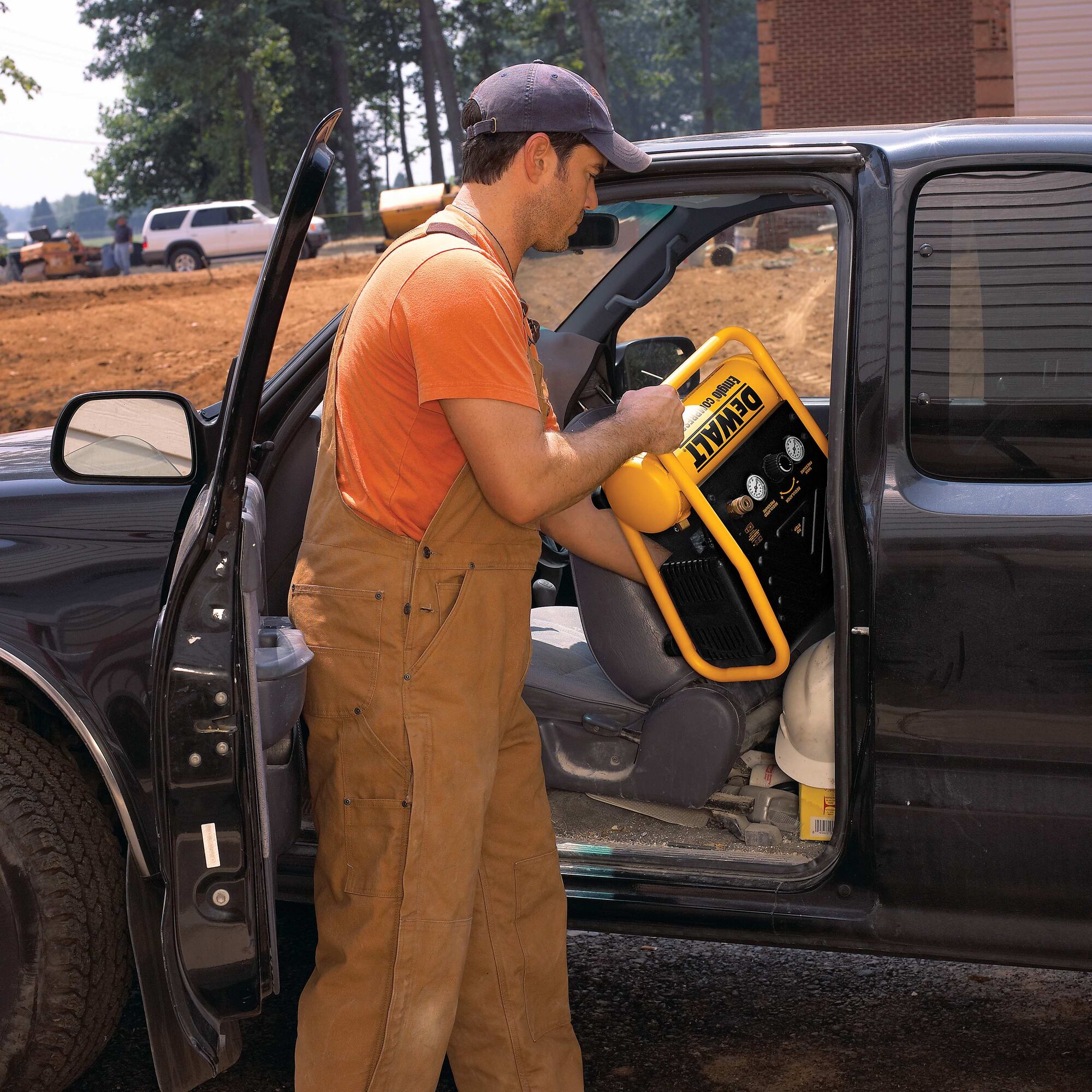 Dewalt 6 gallon online 135 psi air compressor