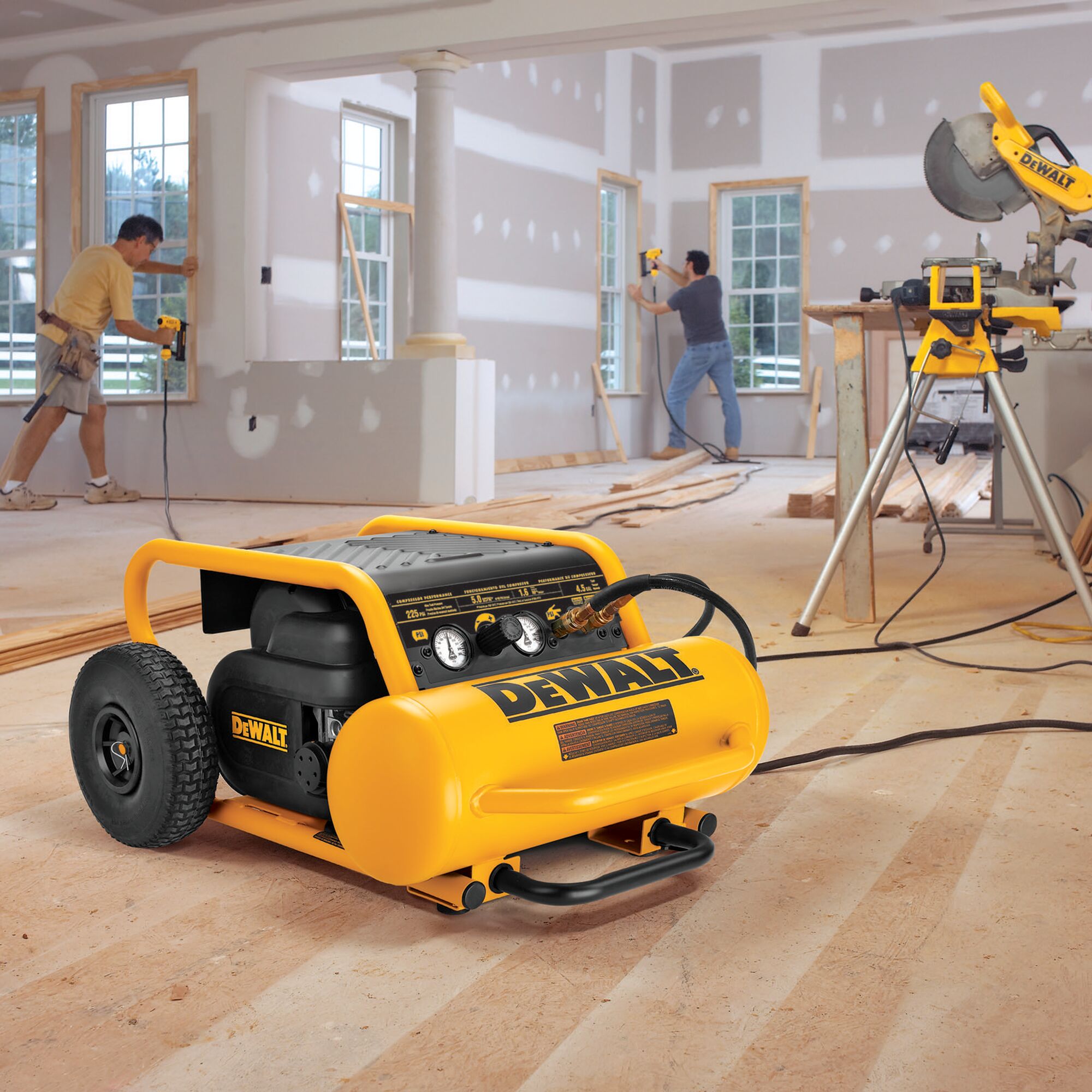 1.6 HP Continuous, 225 PSI, 4.5 Gallon Compressor | DEWALT