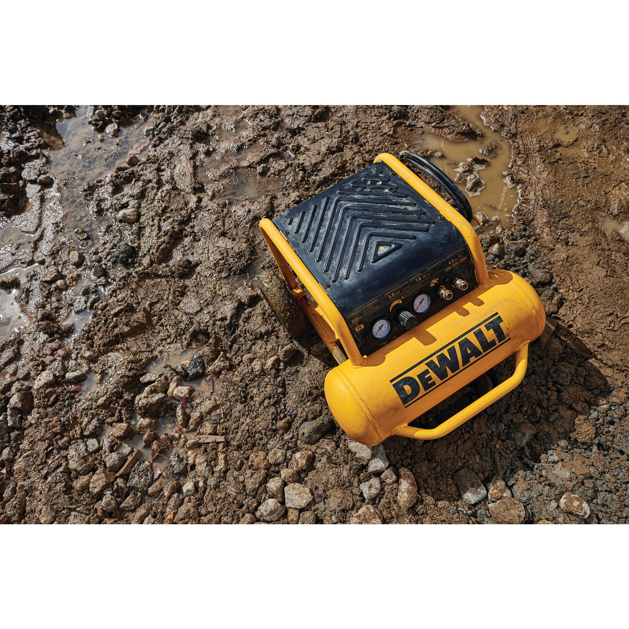 1.6 HP Continuous, 225 PSI, 4.5 Gallon Compressor | DEWALT