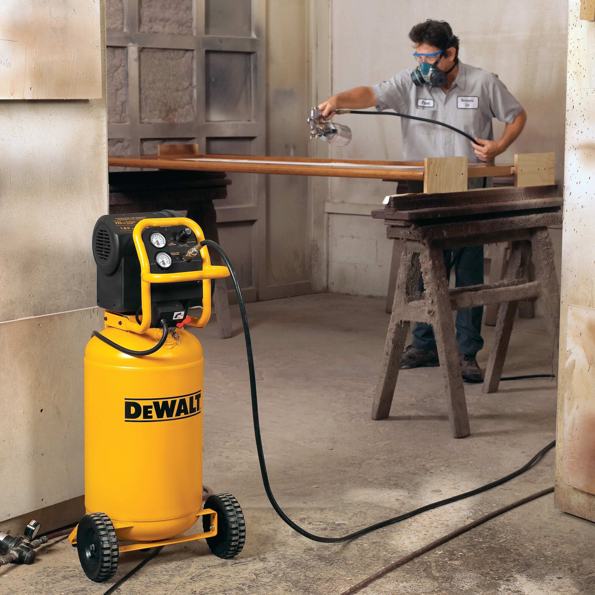 1.6 HP Continuous 225 PSI 15 Gallon Workshop Compressor DEWALT