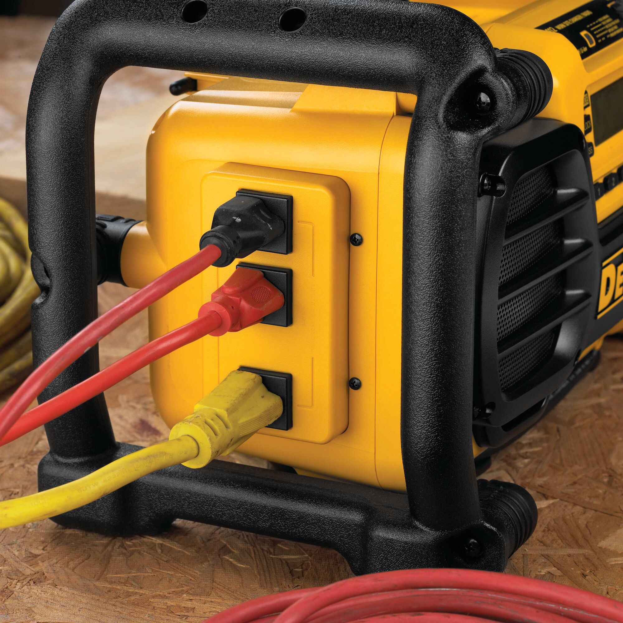 Worksite Charger Radio DEWALT