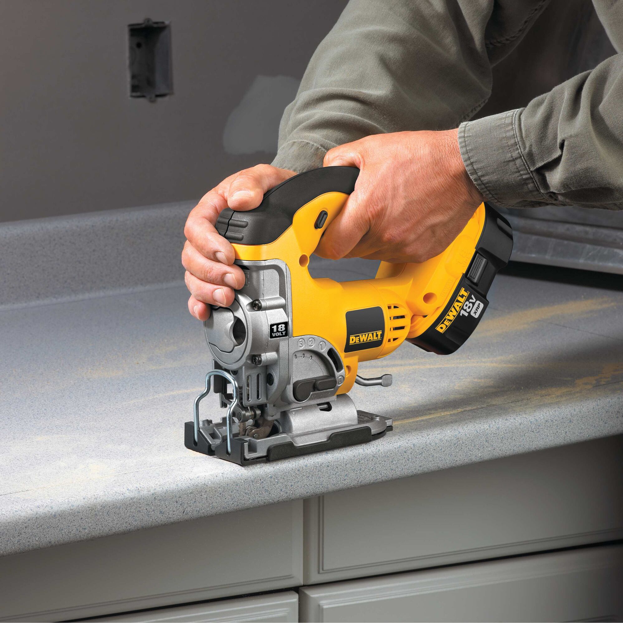 18V Cordless Jig Saw Kit | DEWALT