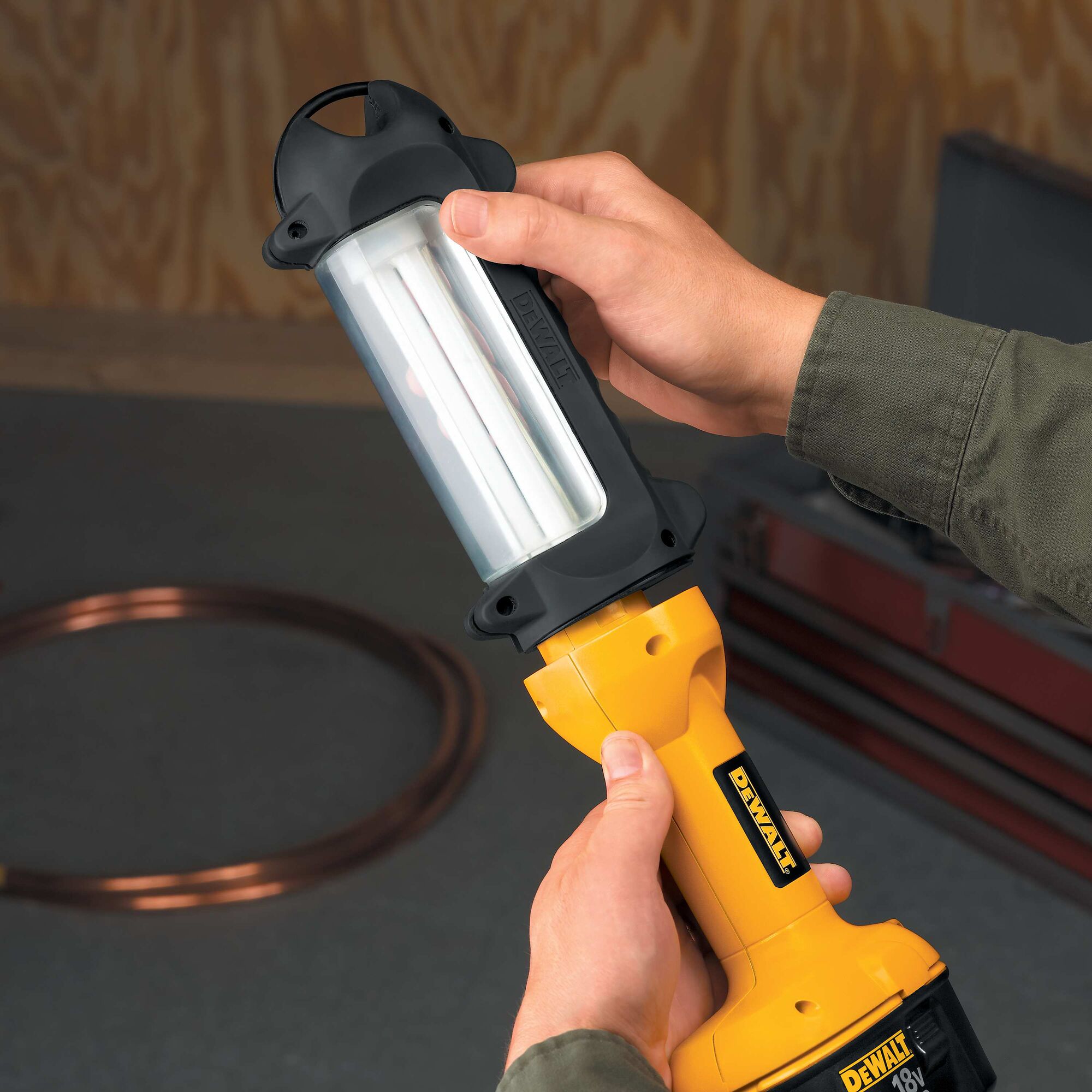 Dewalt cordless best sale light 18v