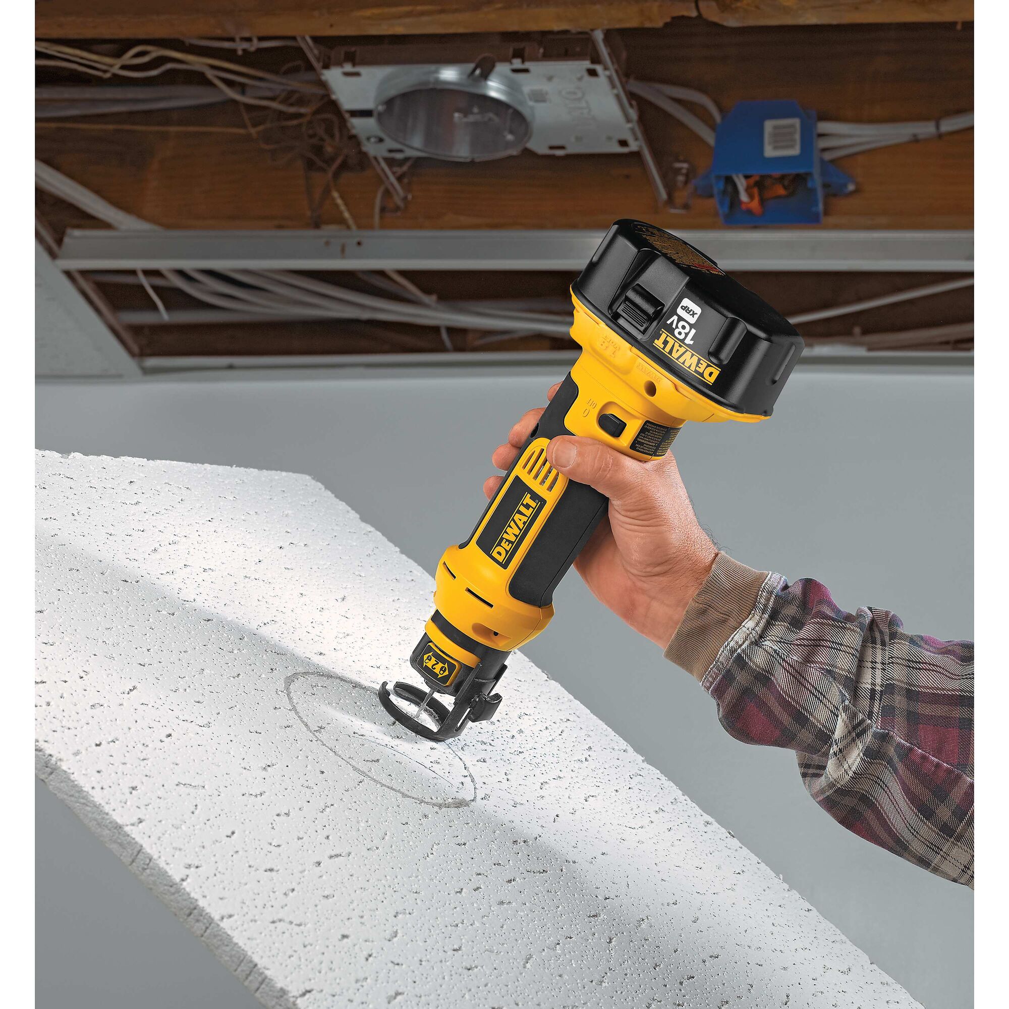 Dewalt cordless best sale drywall cutout tool