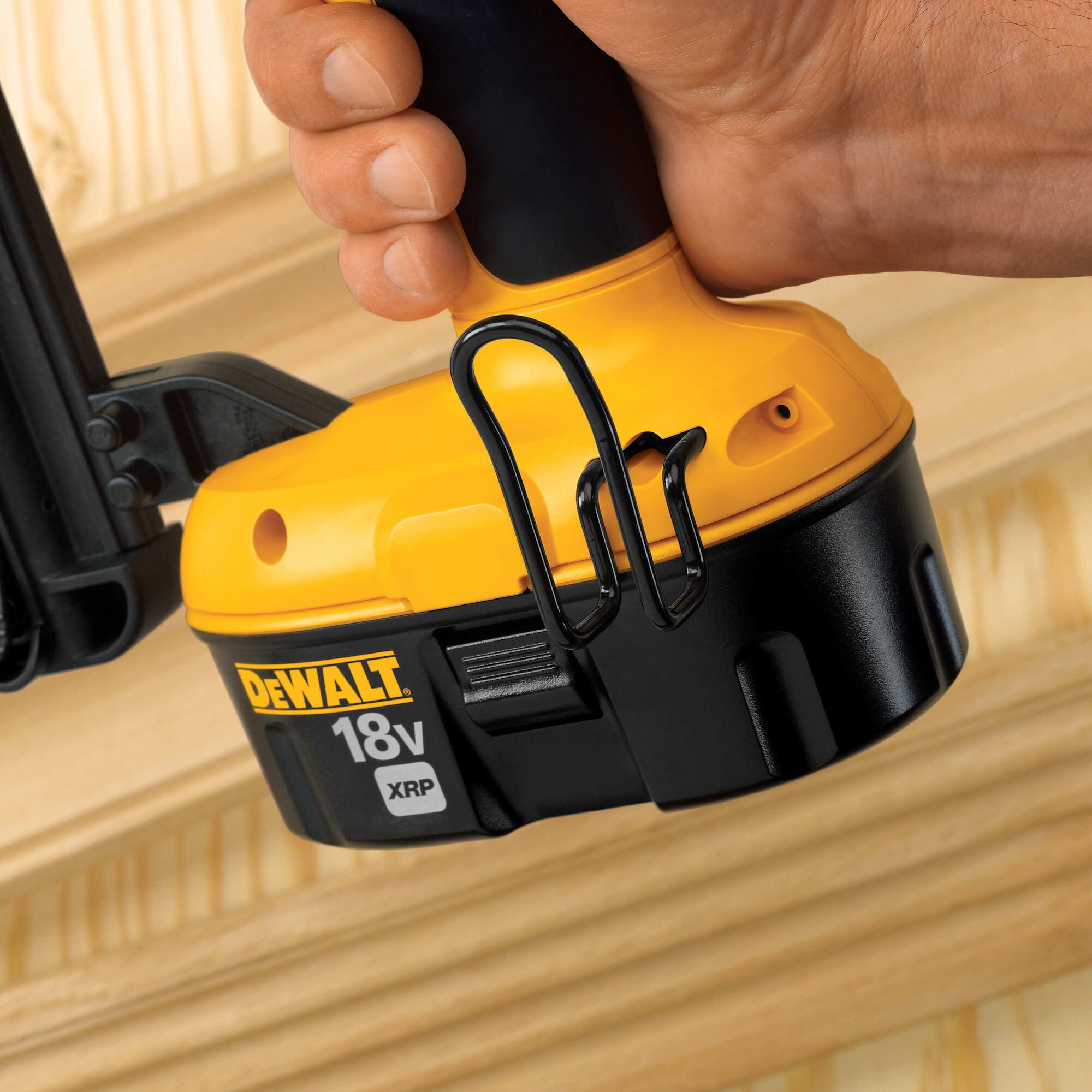 Dewalt 18 deals volt brad nailer