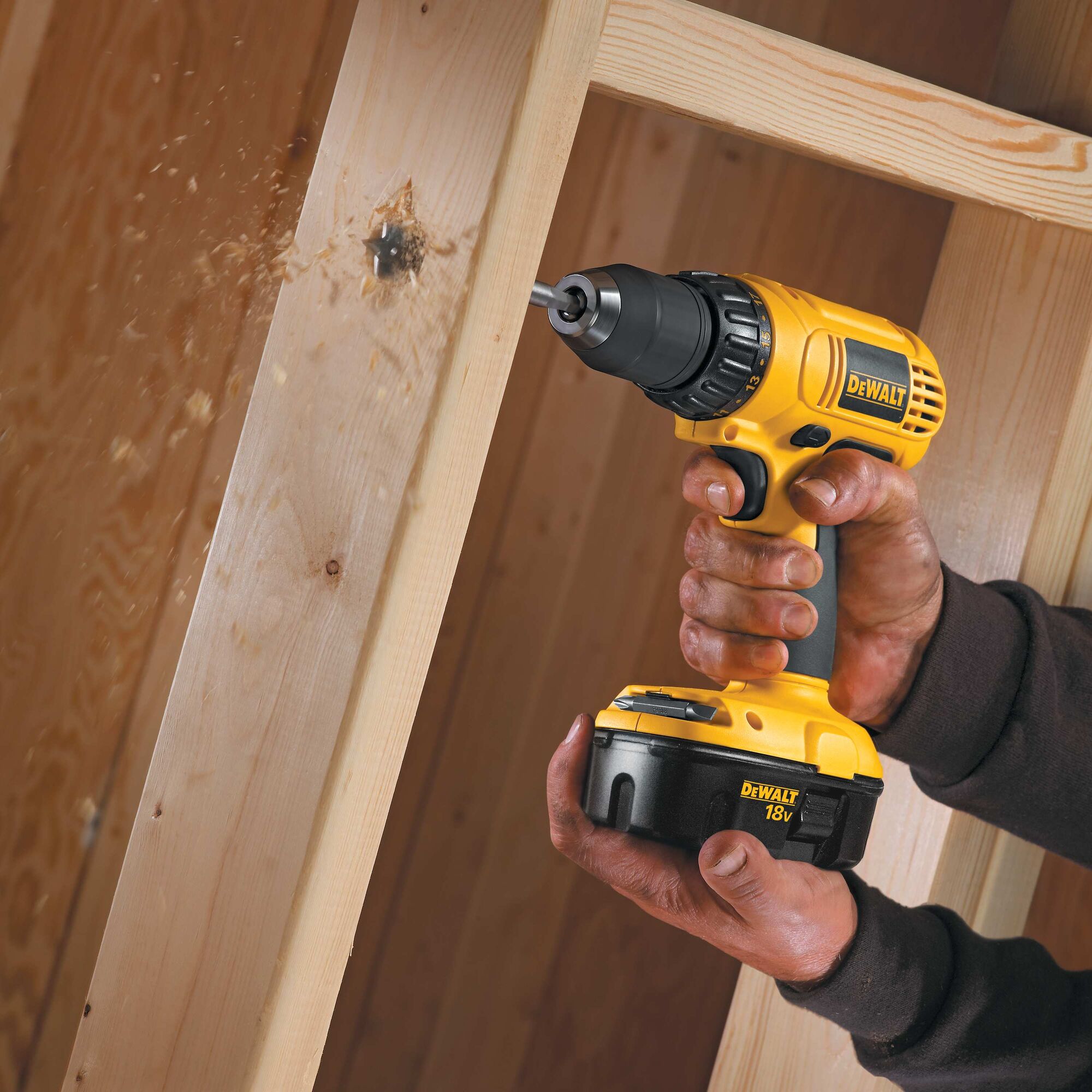 Dewalt drill deals 18v price