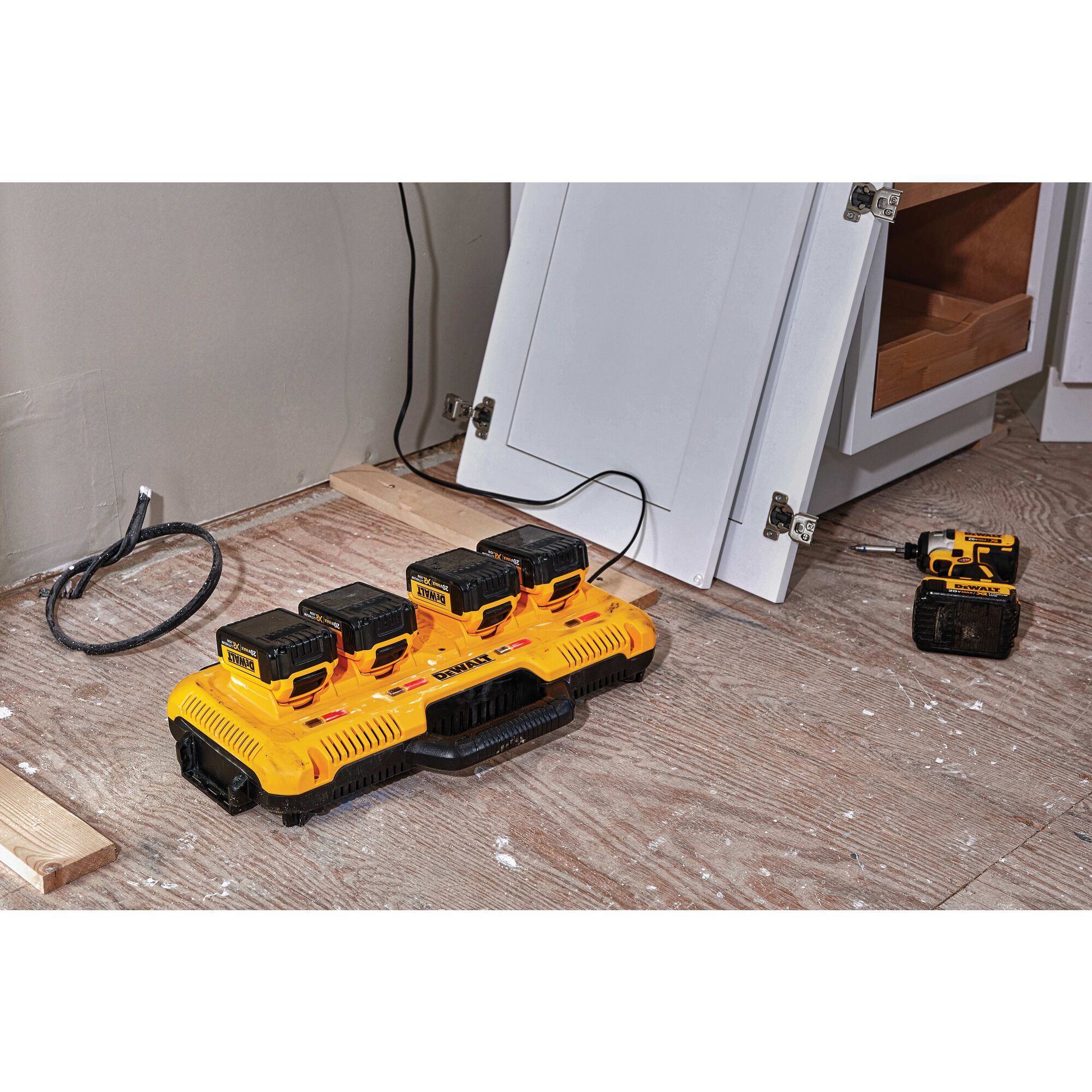 Fast charger best sale for dewalt 20v