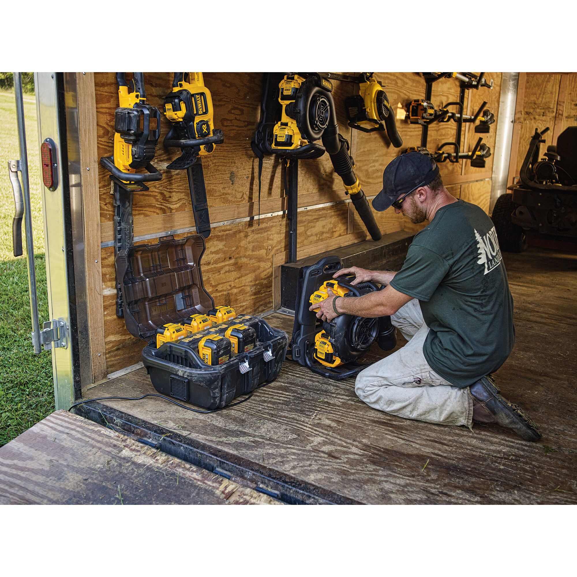 40V MAX 6 Pack Charging Station DEWALT