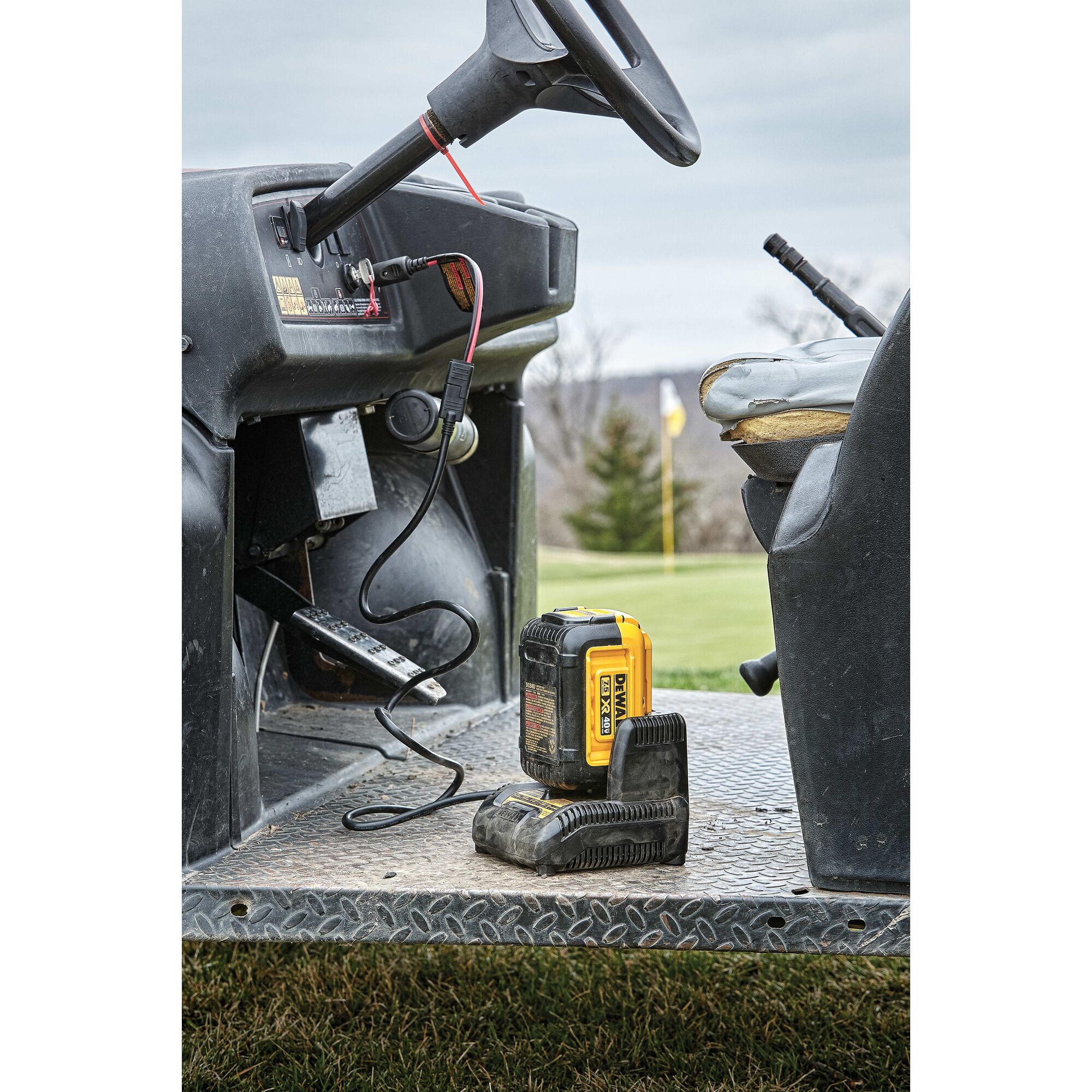 40V MAX Mower Vehicle Charger DEWALT