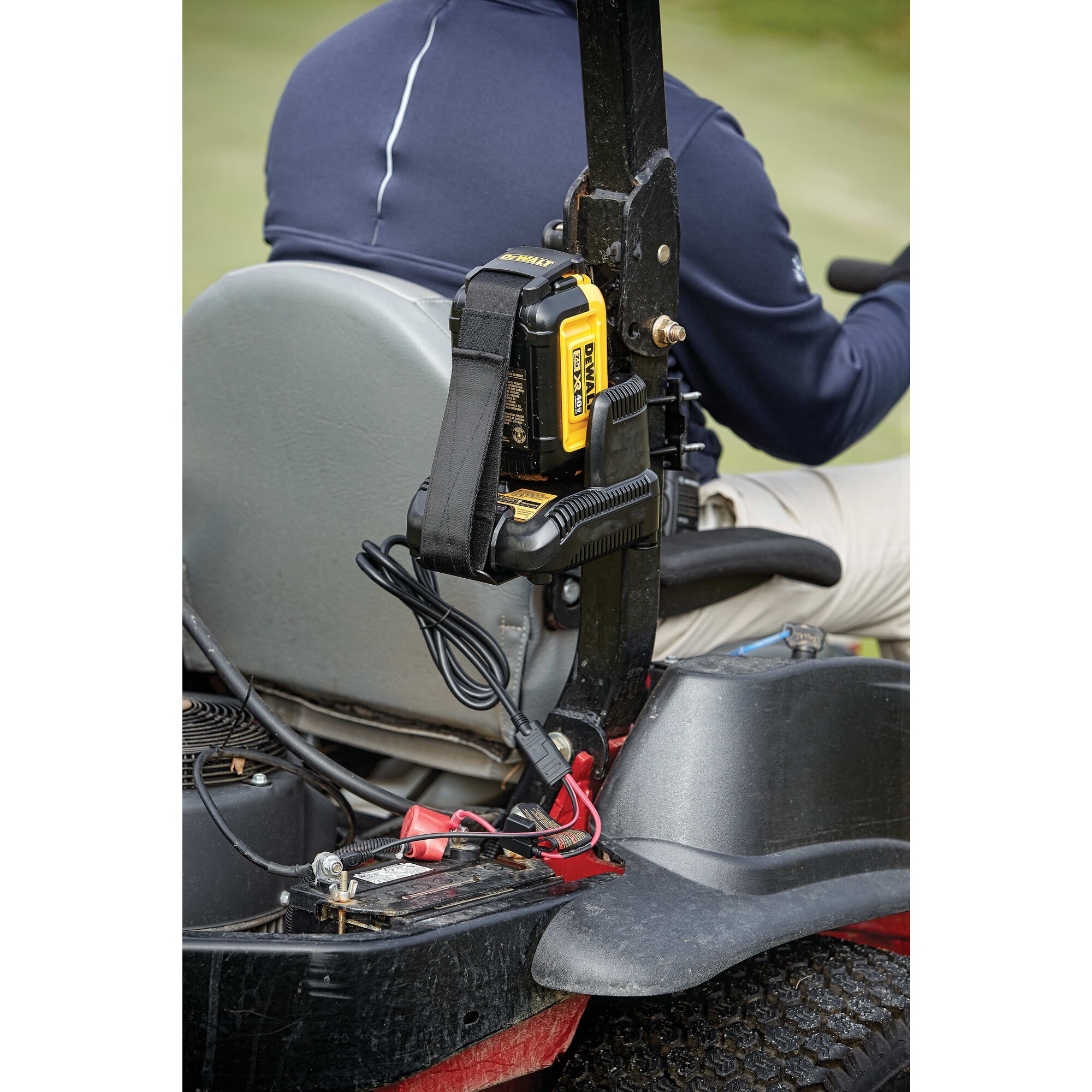 Dewalt 40v on sale lawn mower