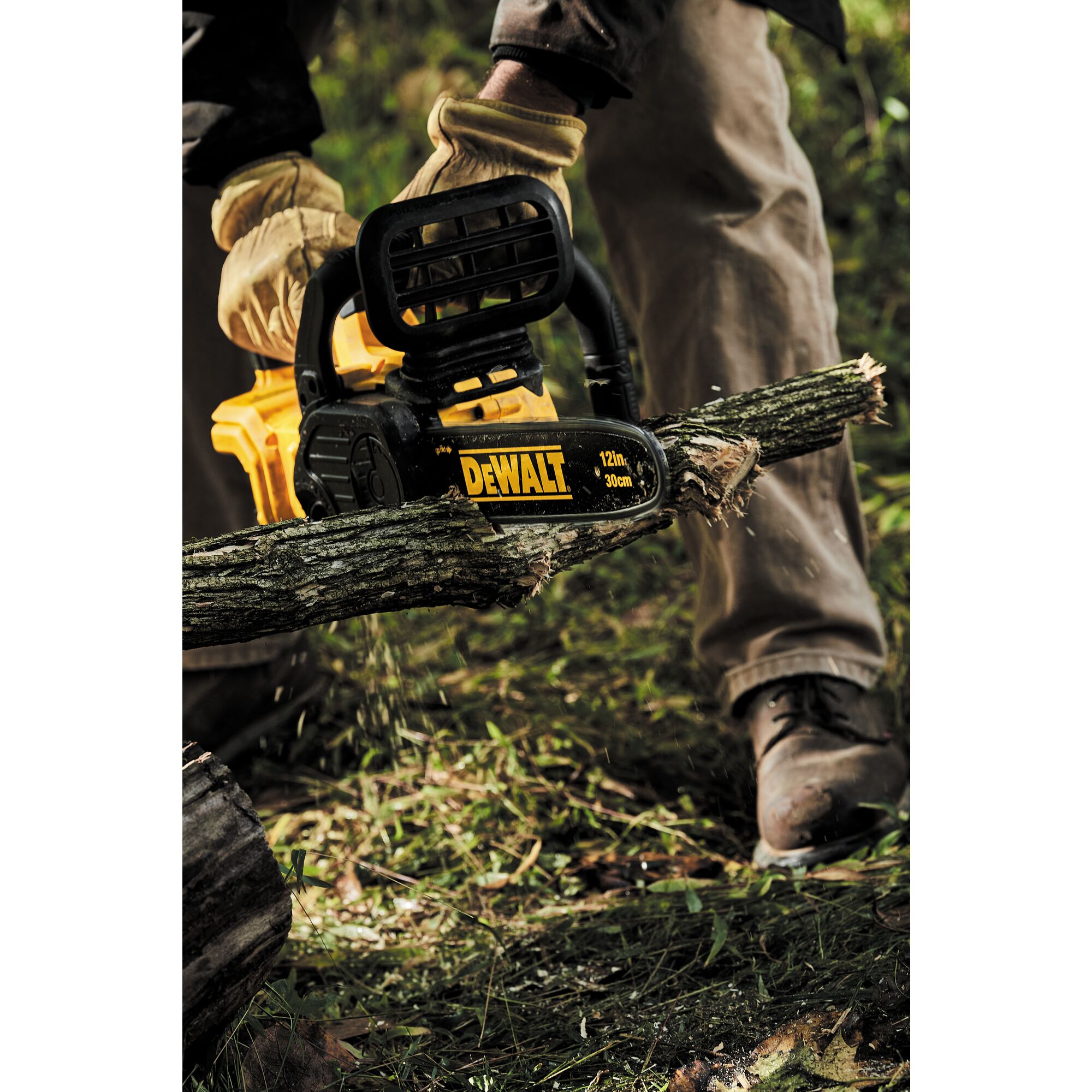 20V MAX* XR® COMPACT 12 IN. CORDLESS CHAINSAW KIT | DEWALT