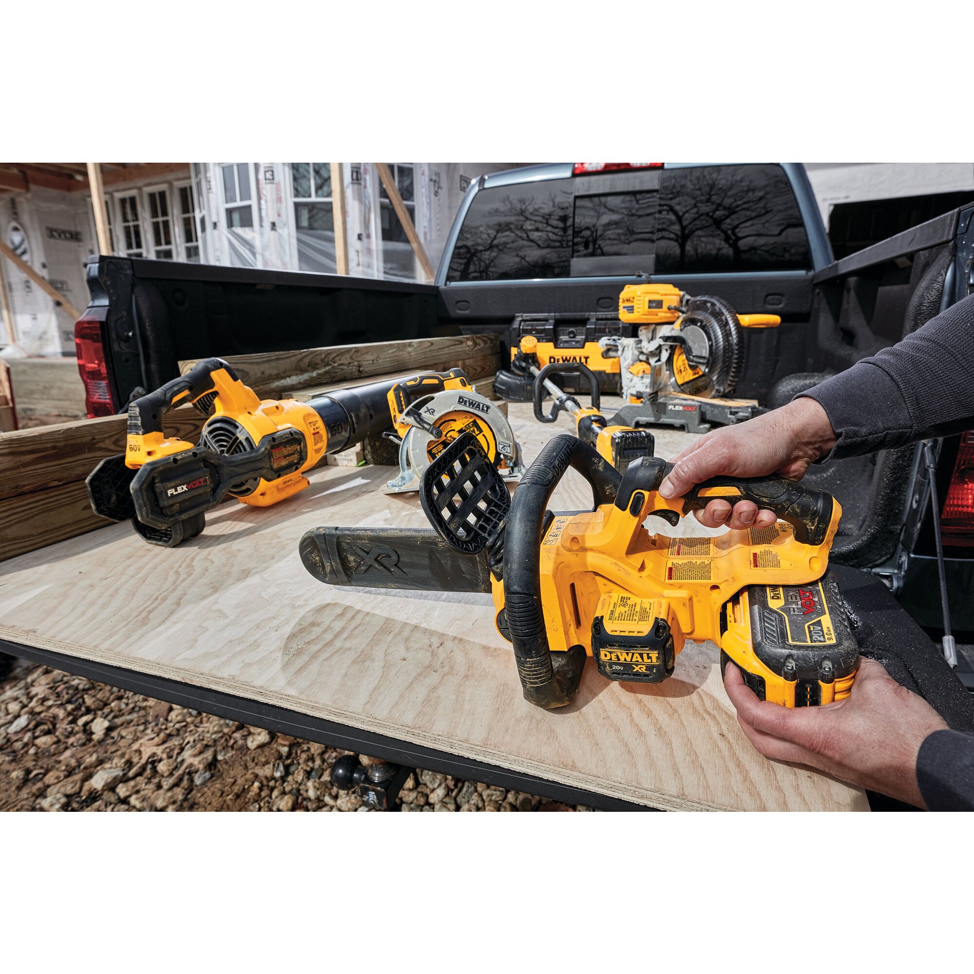 Dewalt 20v 2025 battery chainsaw