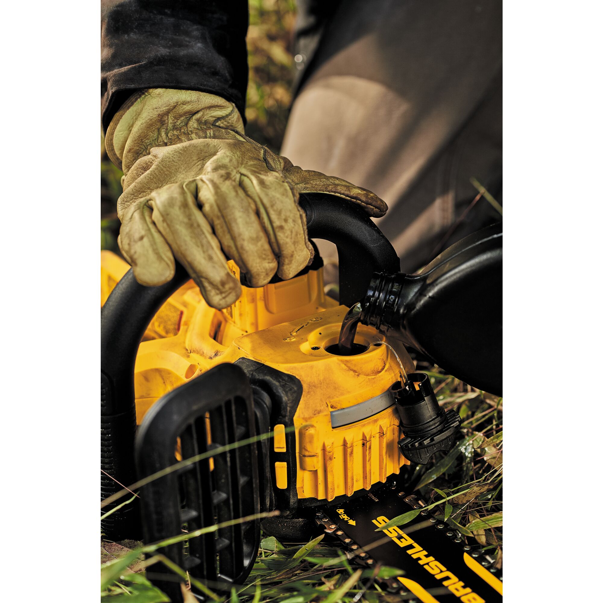 Dewalt electric store chainsaw oil