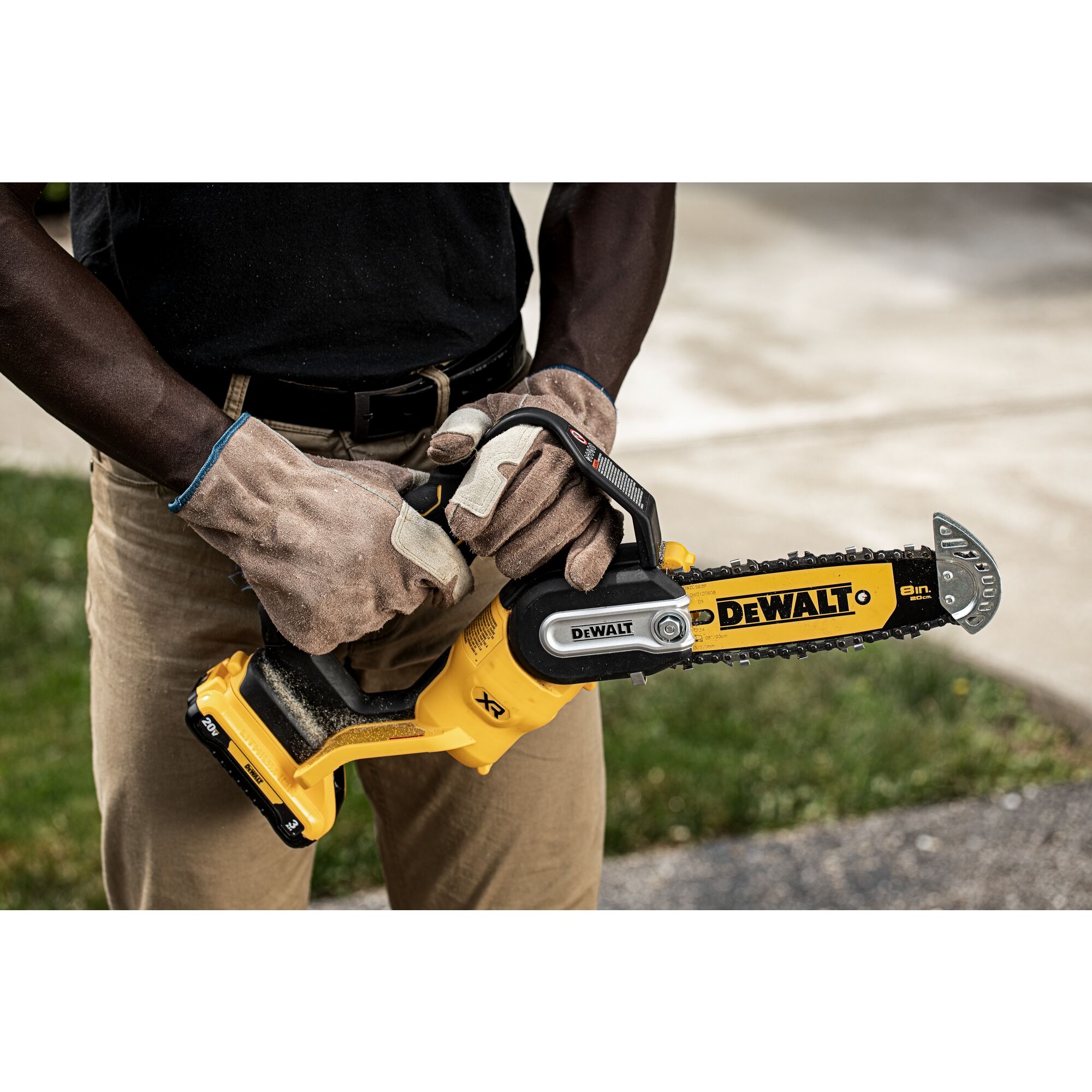 Dewalt chainsaw with outlet battery