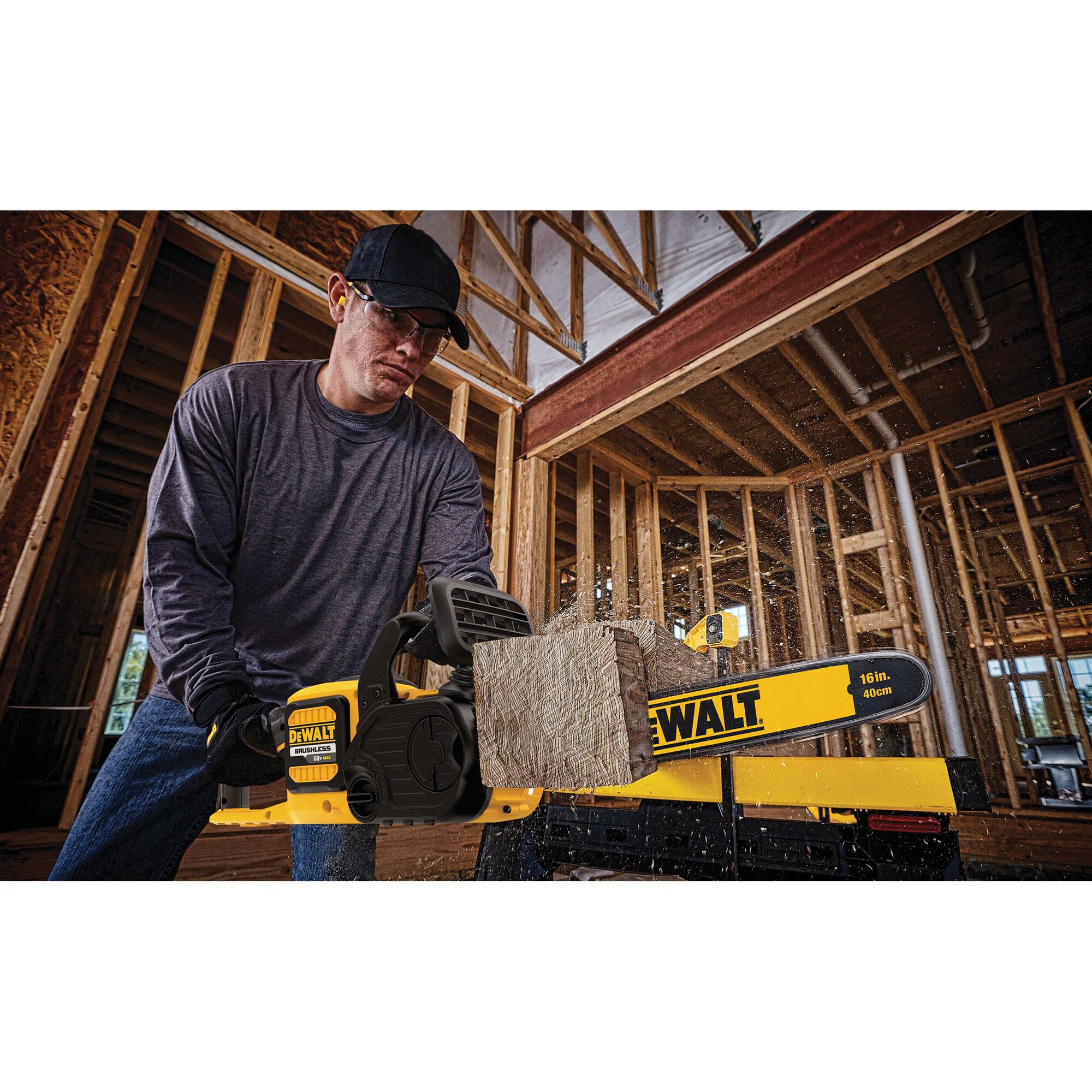 FLEXVOLT 60V MAX Brushless Chainsaw Kit DEWALT