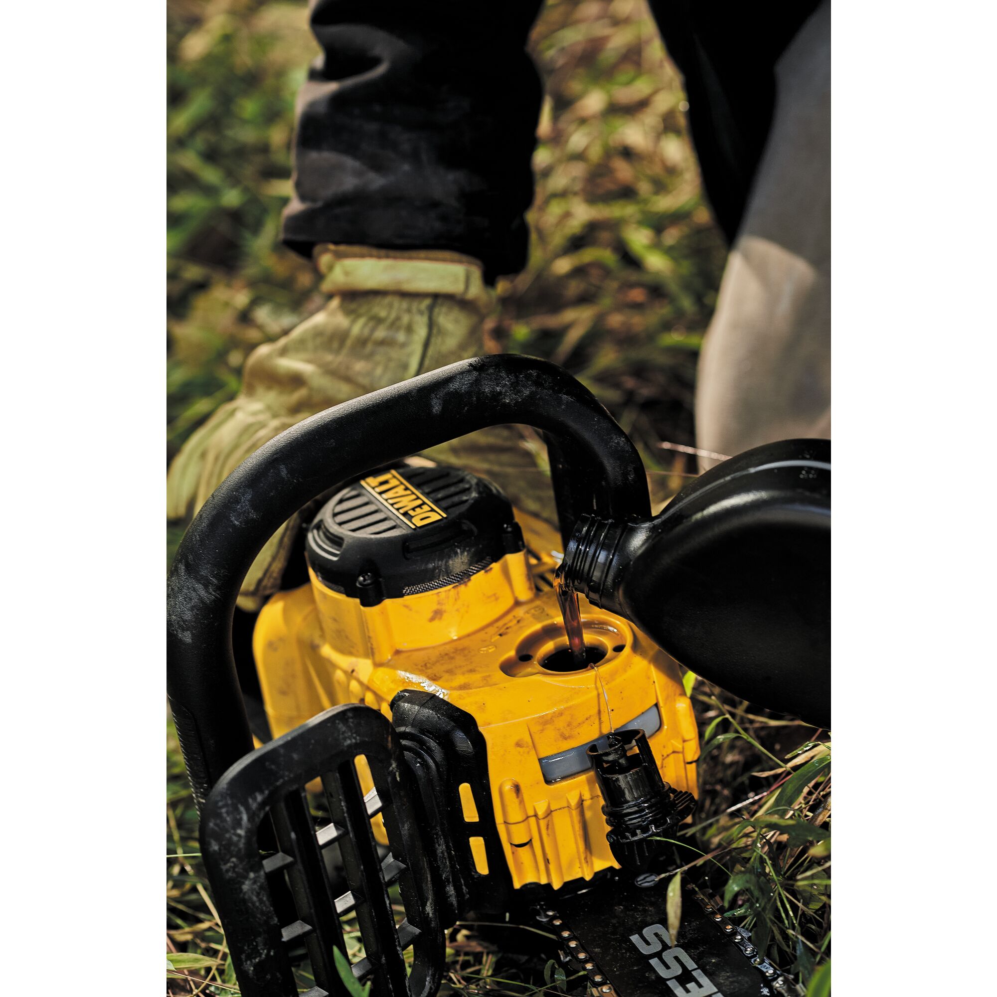 Dewalt best sale commercial chainsaw