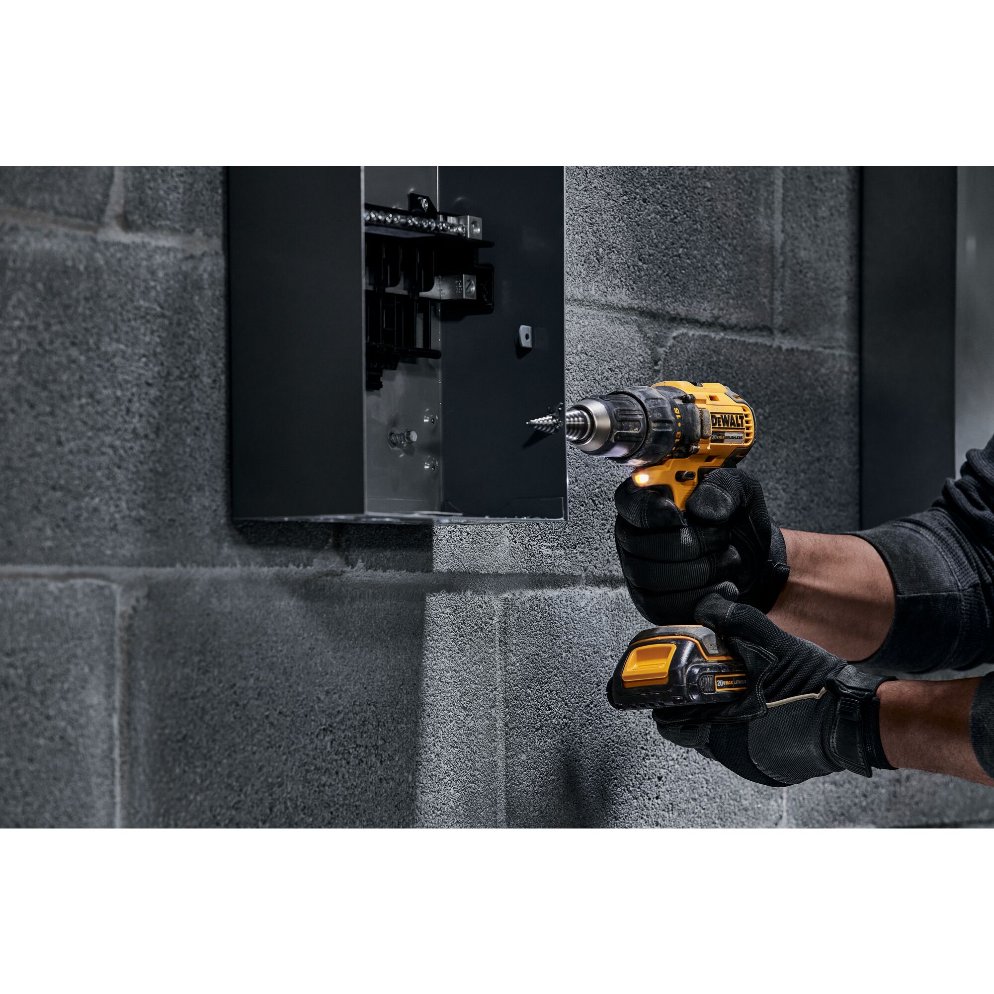 20V MAX* Brushless Cordless Compact Drill/Driver Kit | DEWALT