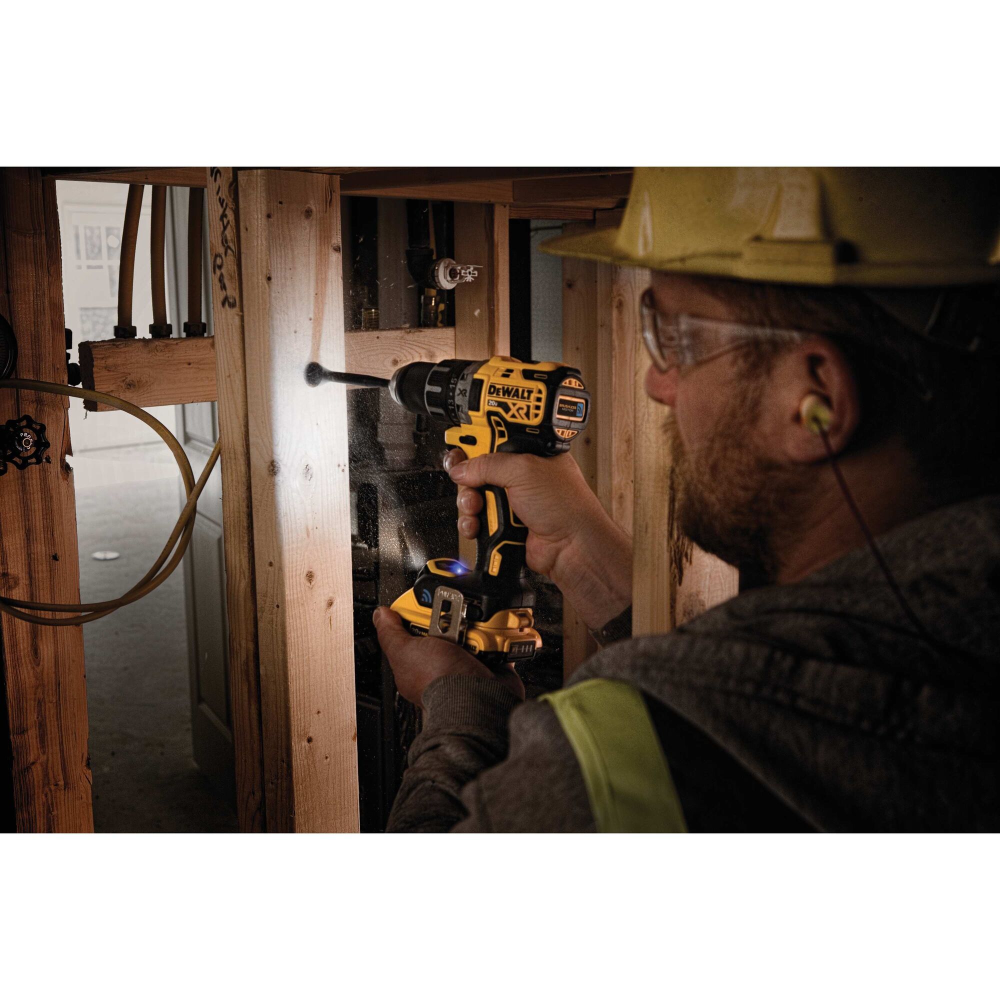 20V MAX* XR® Cordless Compact Drill/Driver With TOOL CONNECT™ Kit