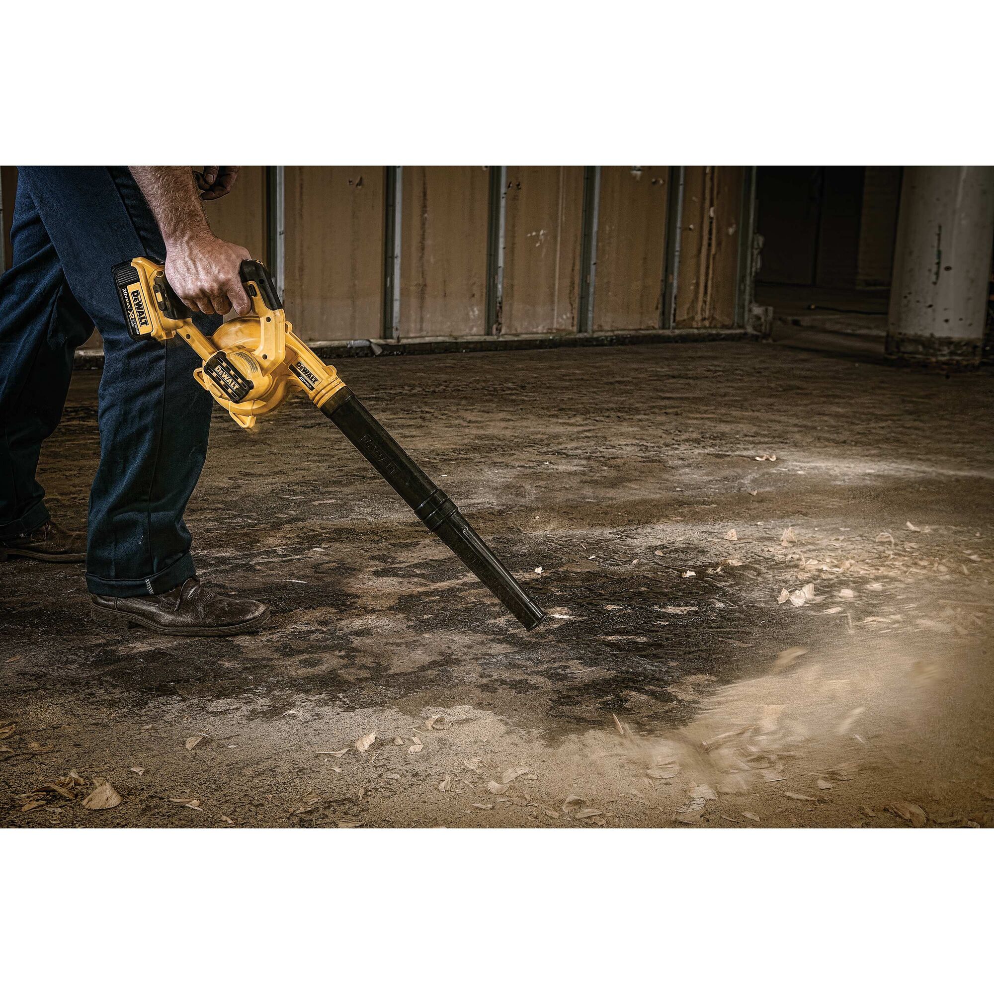 20V MAX* Compact Jobsite Blower Kit | DEWALT