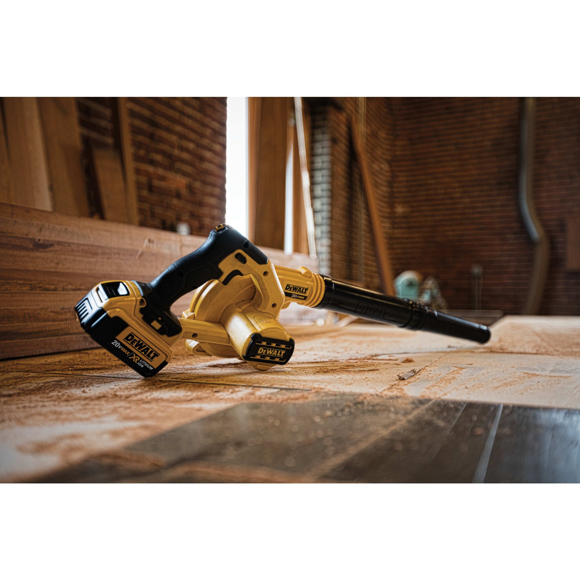 20V MAX* Compact Jobsite Blower Kit | DEWALT