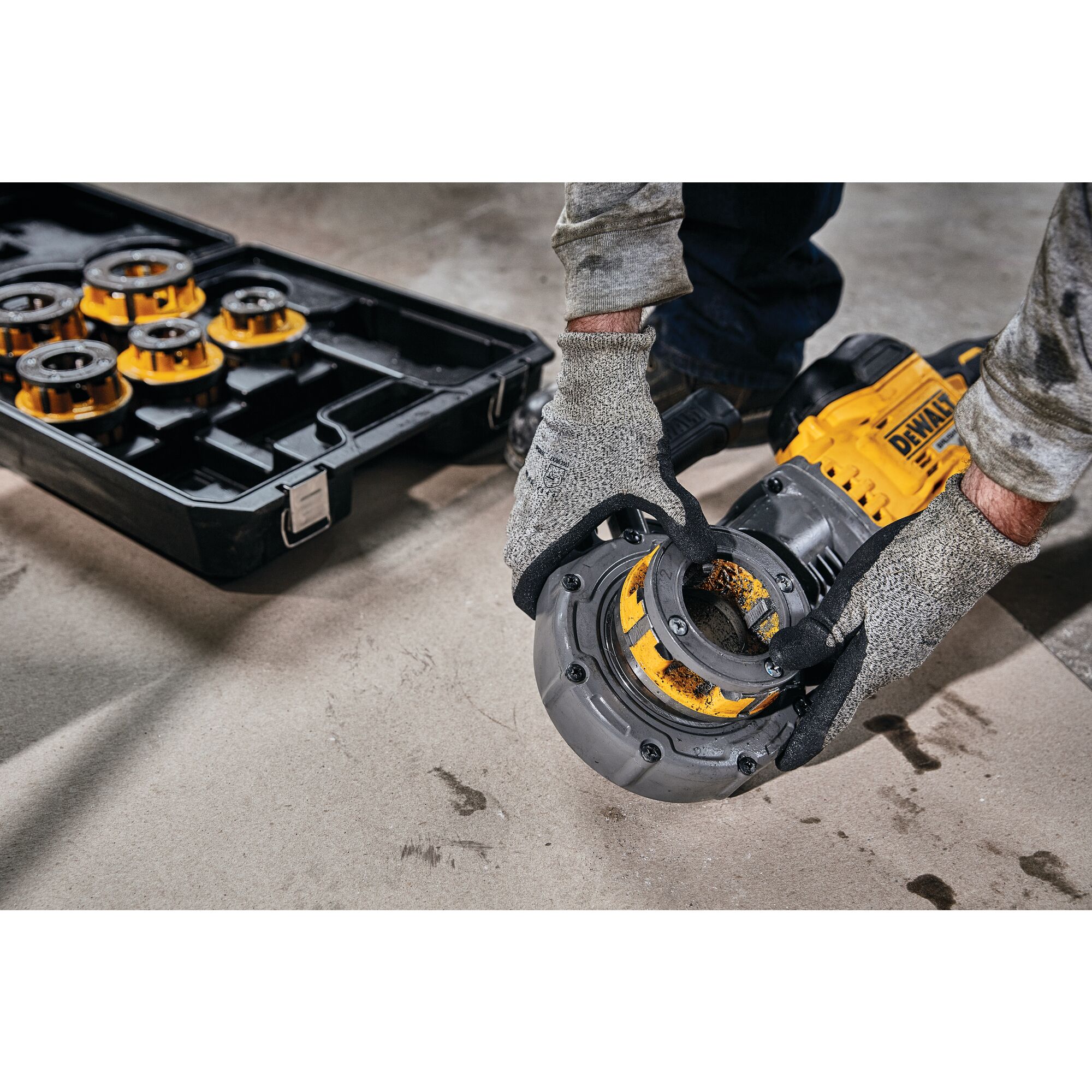 FLEXVOLT 60V MAX Cordless Pipe Threader Kit DEWALT