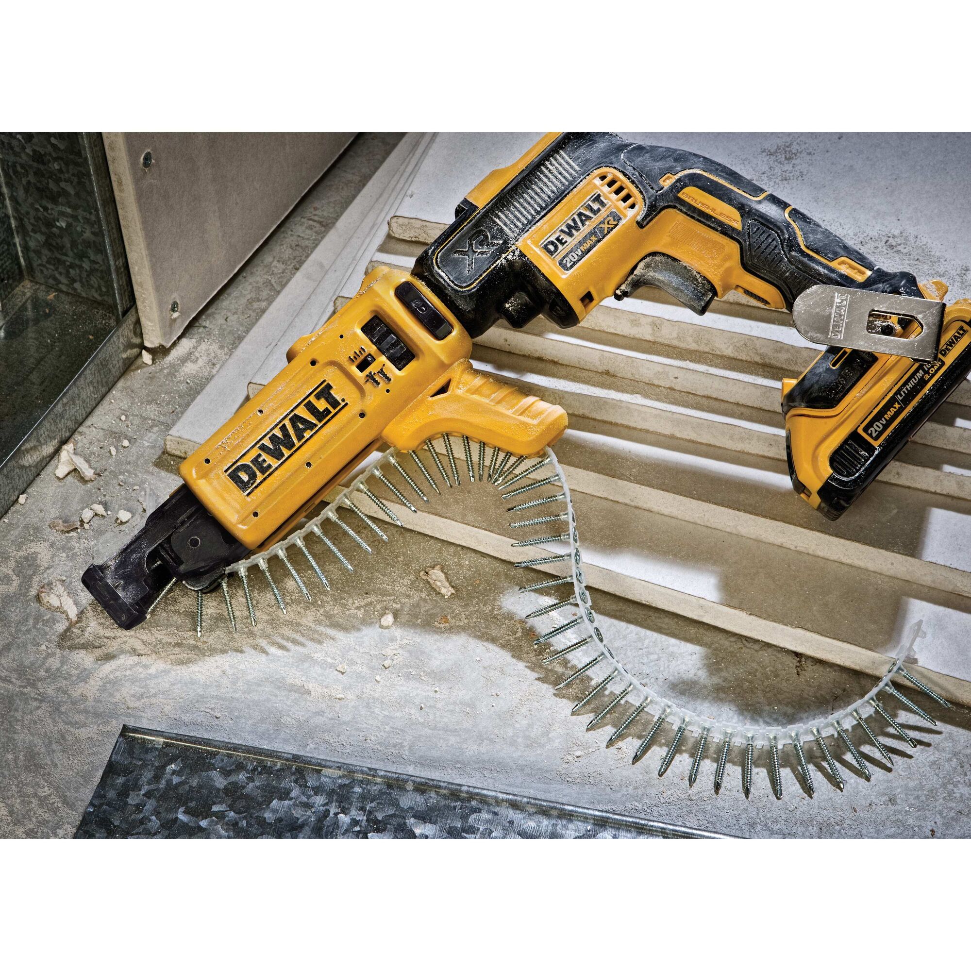 Шуруповерт для гипсокартона dewalt. DEWALT dcf6201. Ленточный шуруповерт ДЕВОЛТ. Новый ленточный шуруповерт DEWALT 630. Девольт dcf6202.