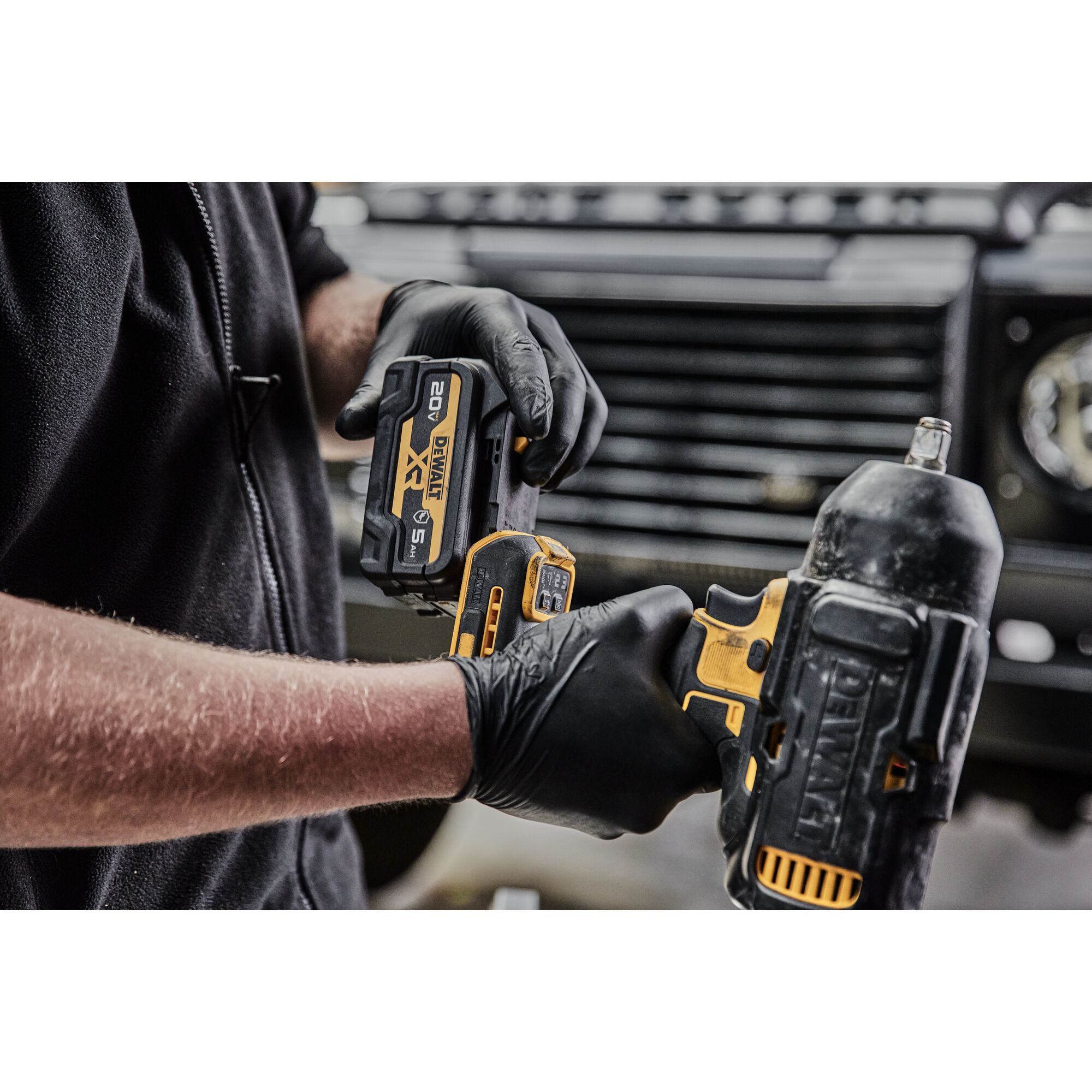 20V MAX XR 1 2 In. High Torque Impact Wrench with Hog Ring Anvil