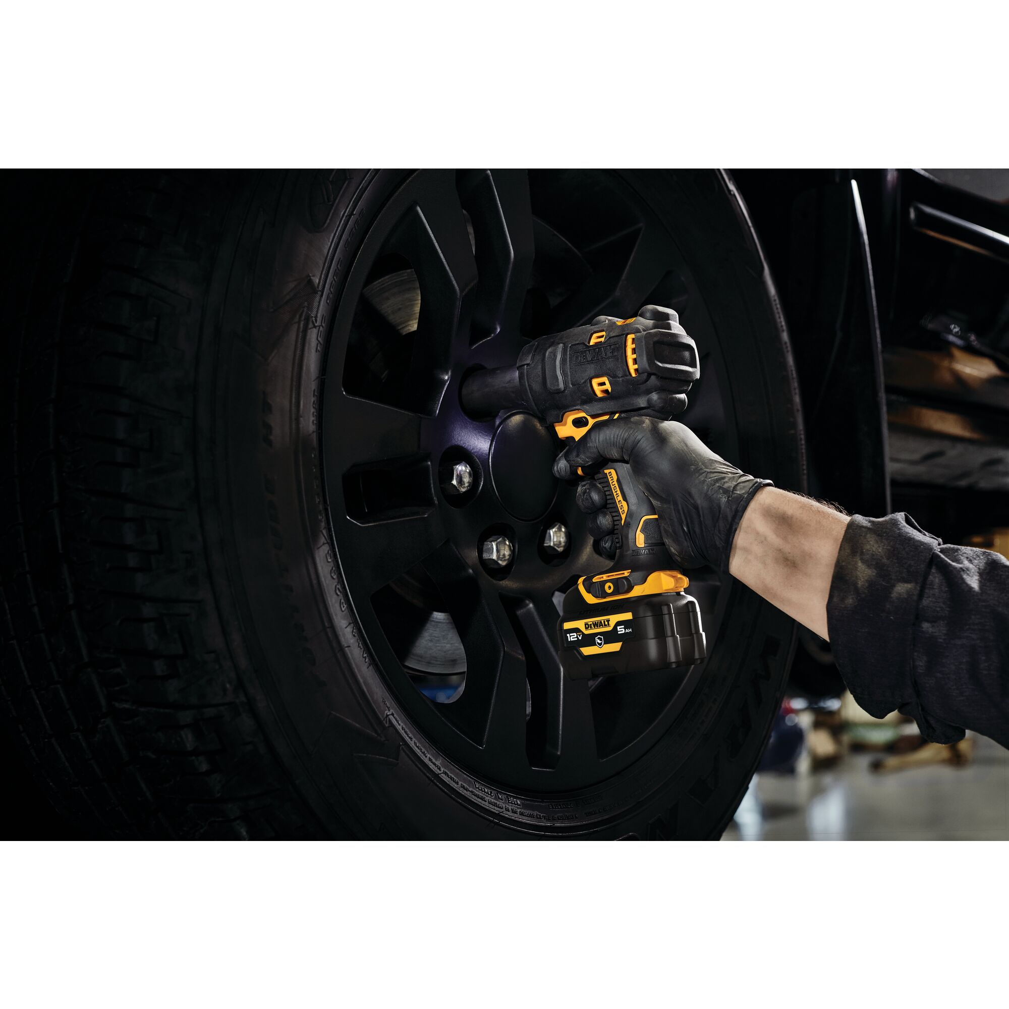 XTREME 12V MAX* Brushless 3/8 in. Cordless Impact Wrench Kit | DEWALT