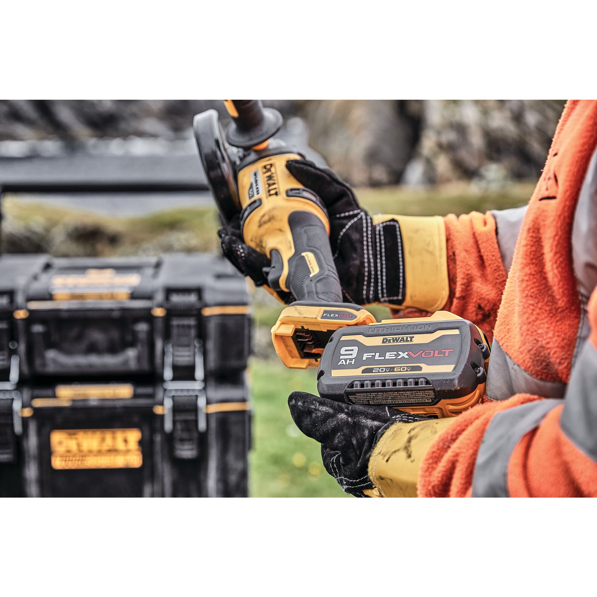 FLEXVOLT 60V MAX Brushless 4 1 2 in. 6 in. Cordless Grinder