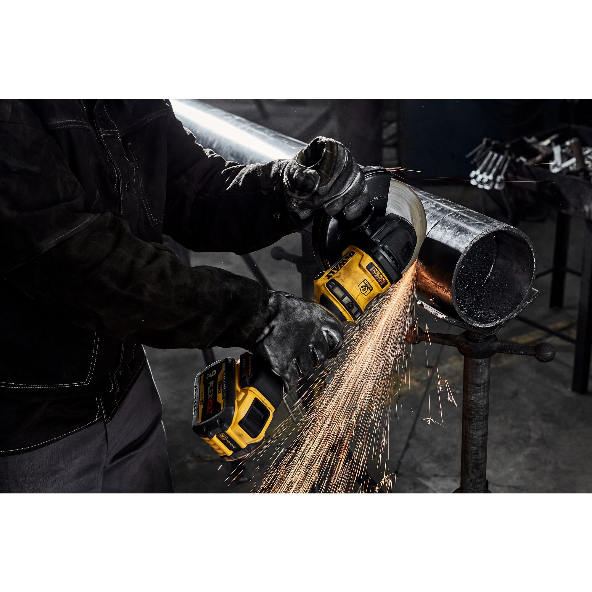 60V MAX 7 in. Brushless Cordless Grinder with KICKBACK BREAK