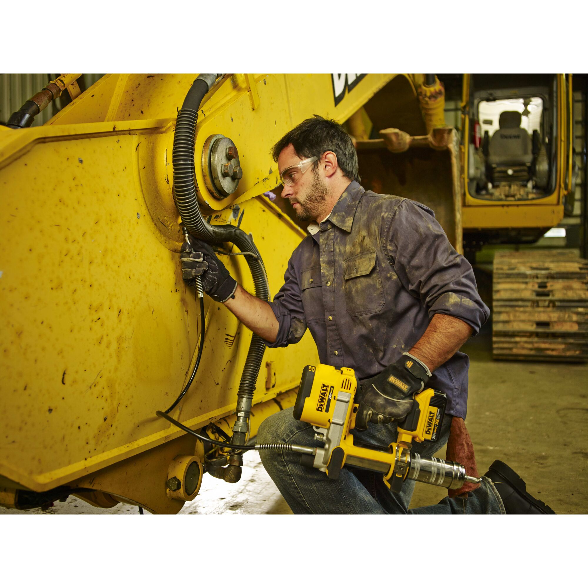 Dewalt cordless grease gun best sale home depot