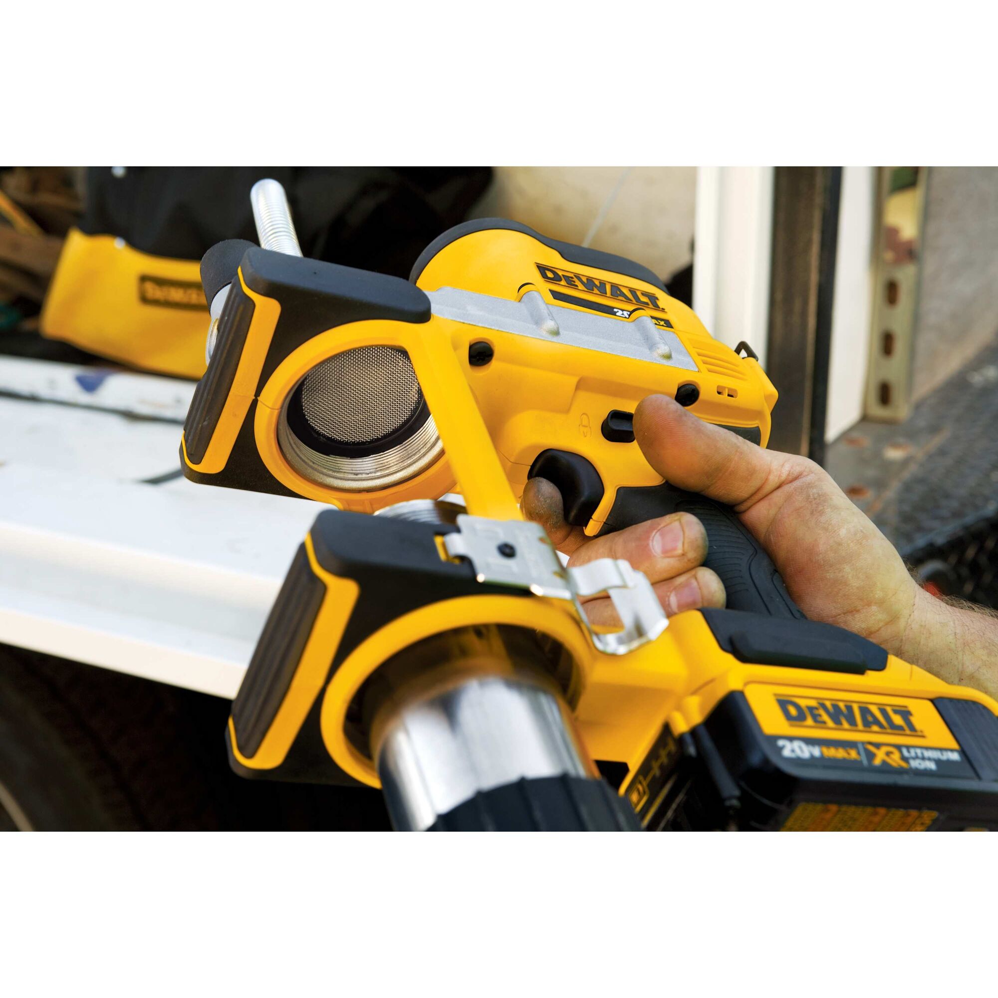 Dewalt battery outlet powered grease gun