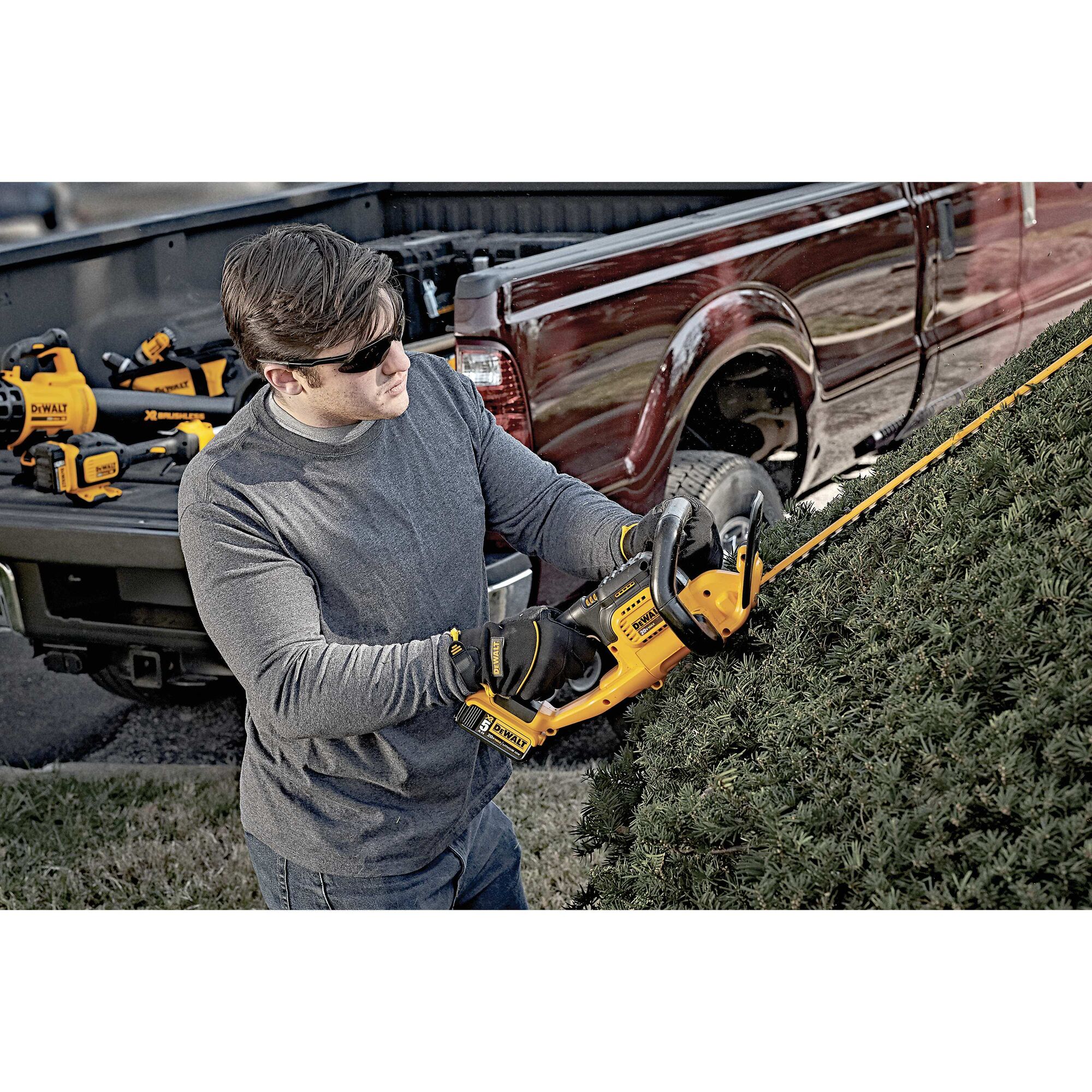 Dcht820 discount hedge trimmer