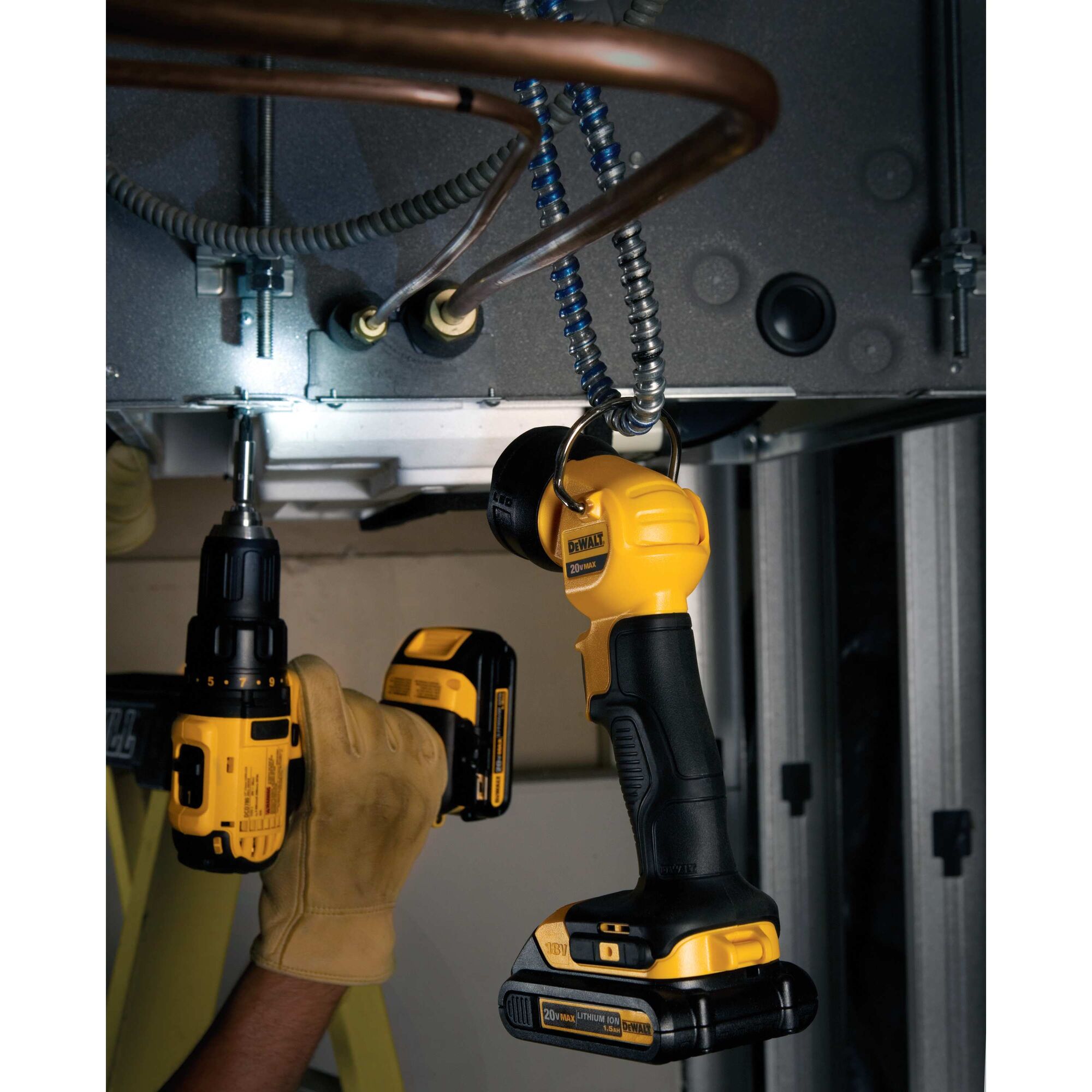 Dewalt 20 discount volt led flashlight