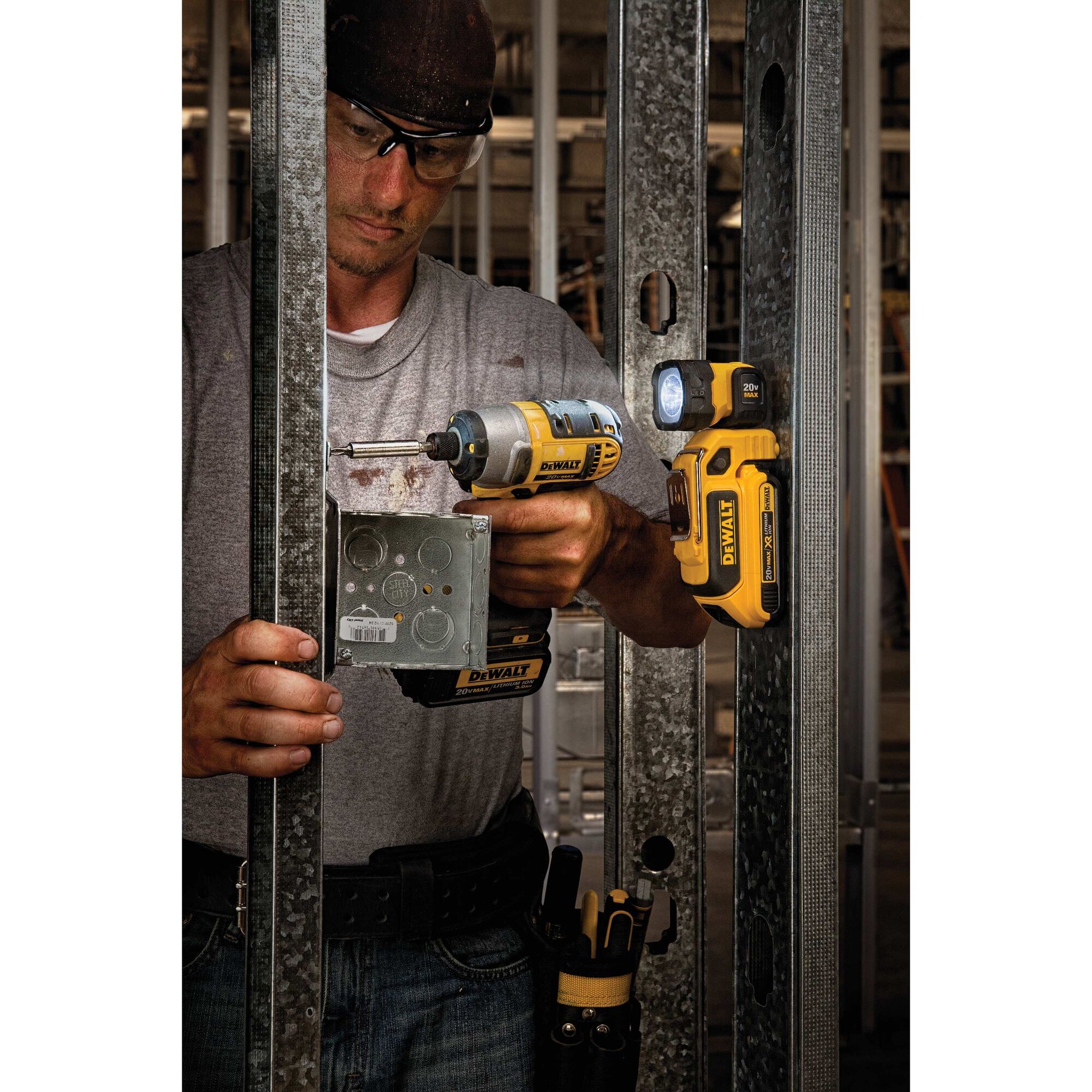 dewalt 20v handheld light