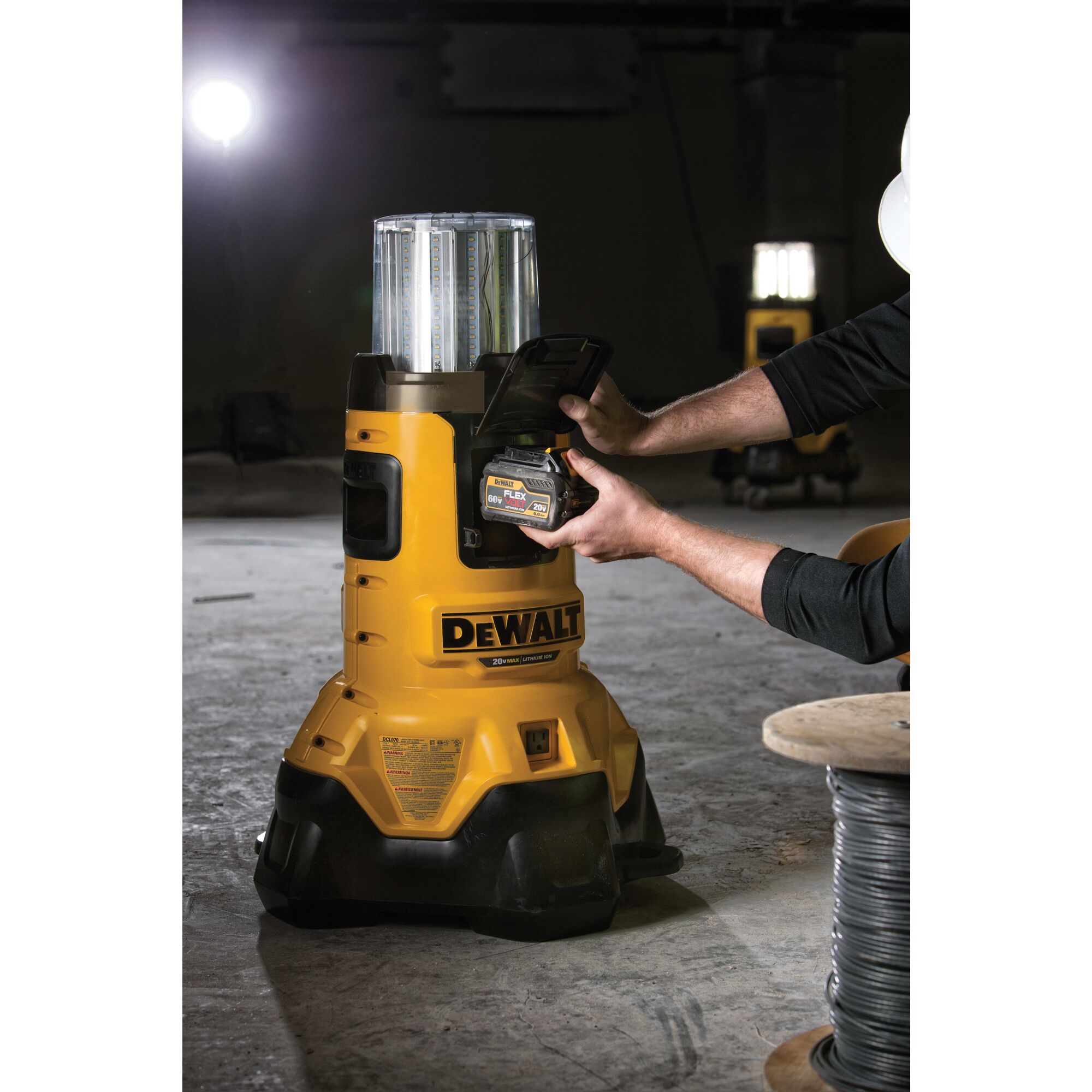 dewalt dcl070 20v max bluetooth led area light bare tool