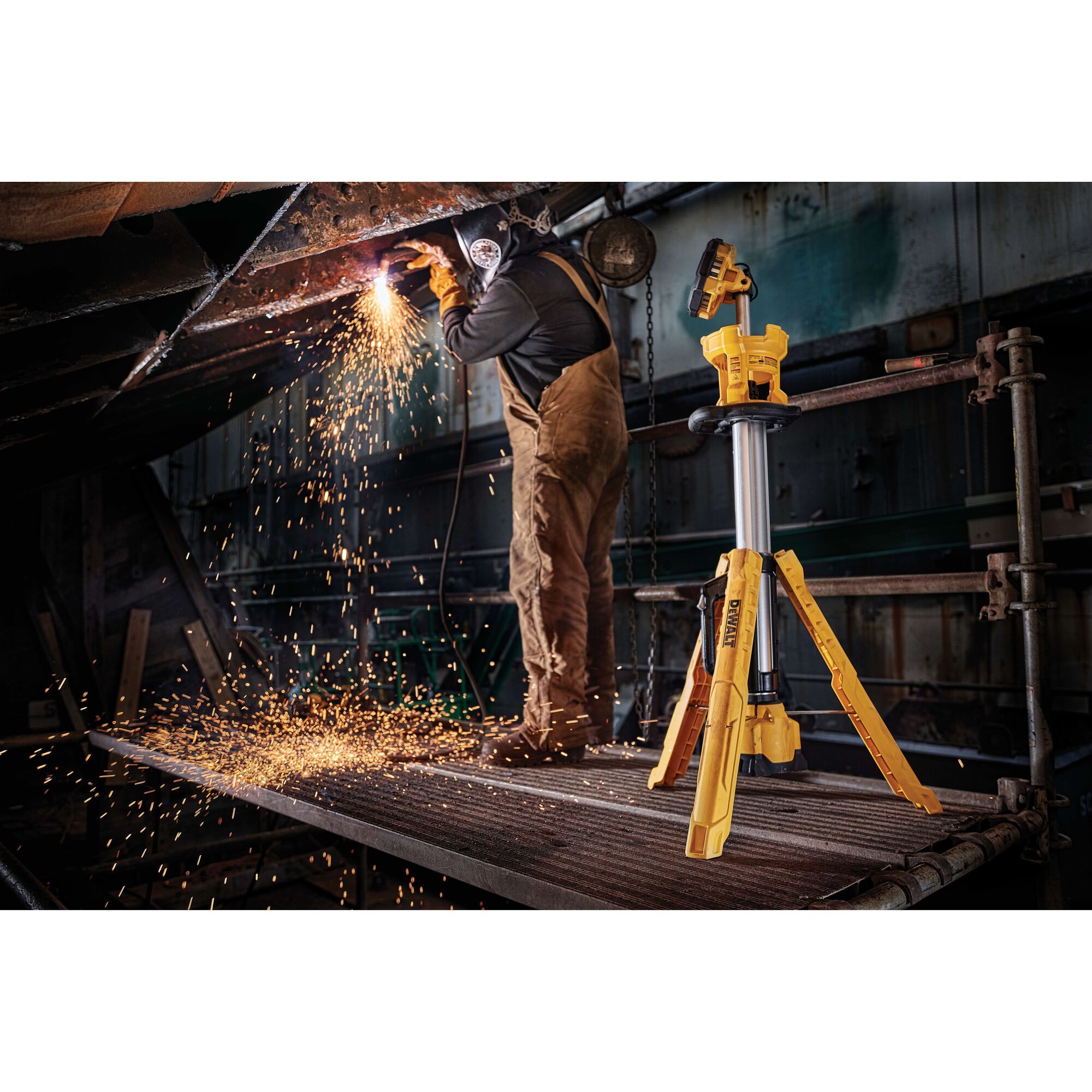 Dewalt outlet tripod light