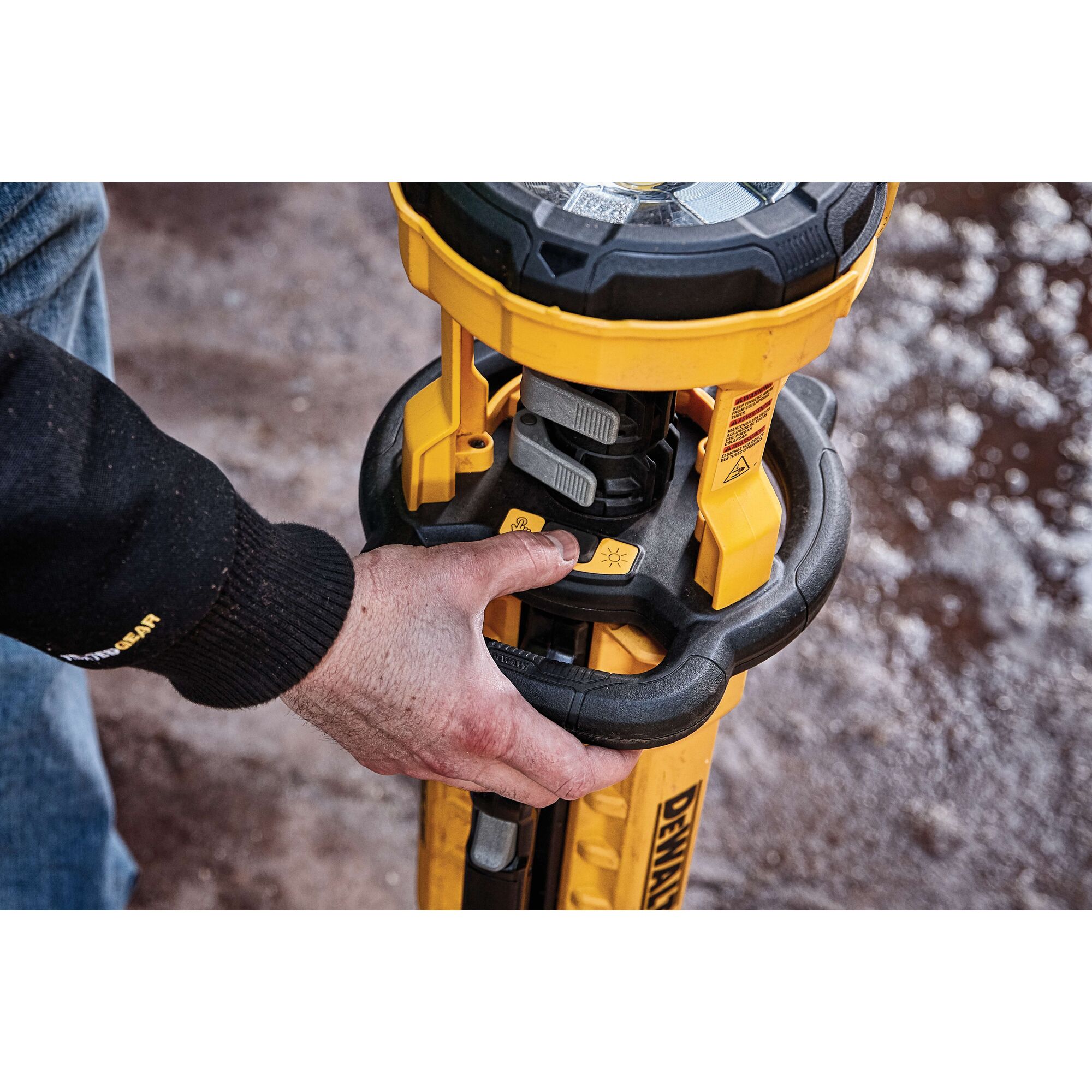 dewalt tripod light with battery