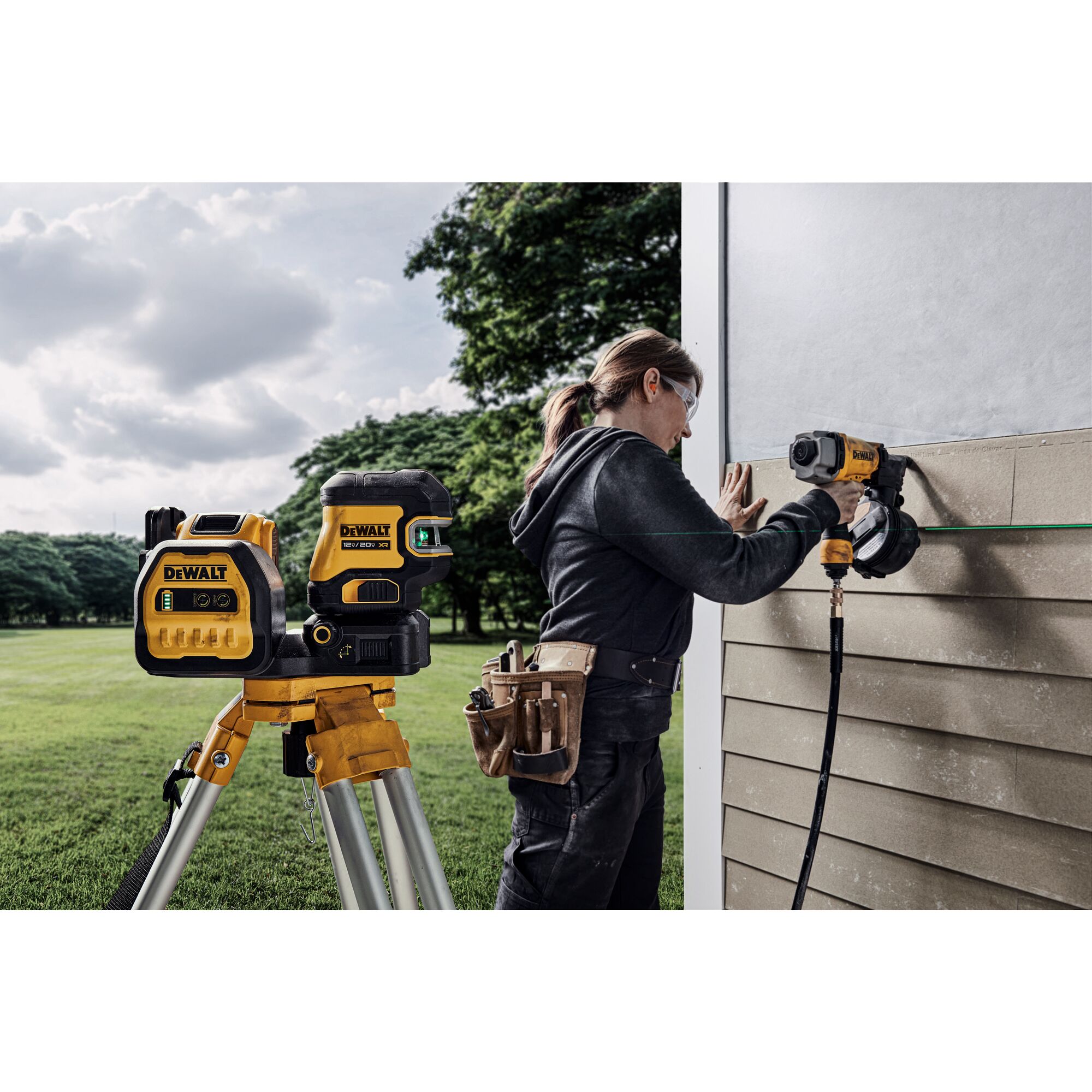 20V MAX Cordless Cross Line Green Laser Kit DEWALT