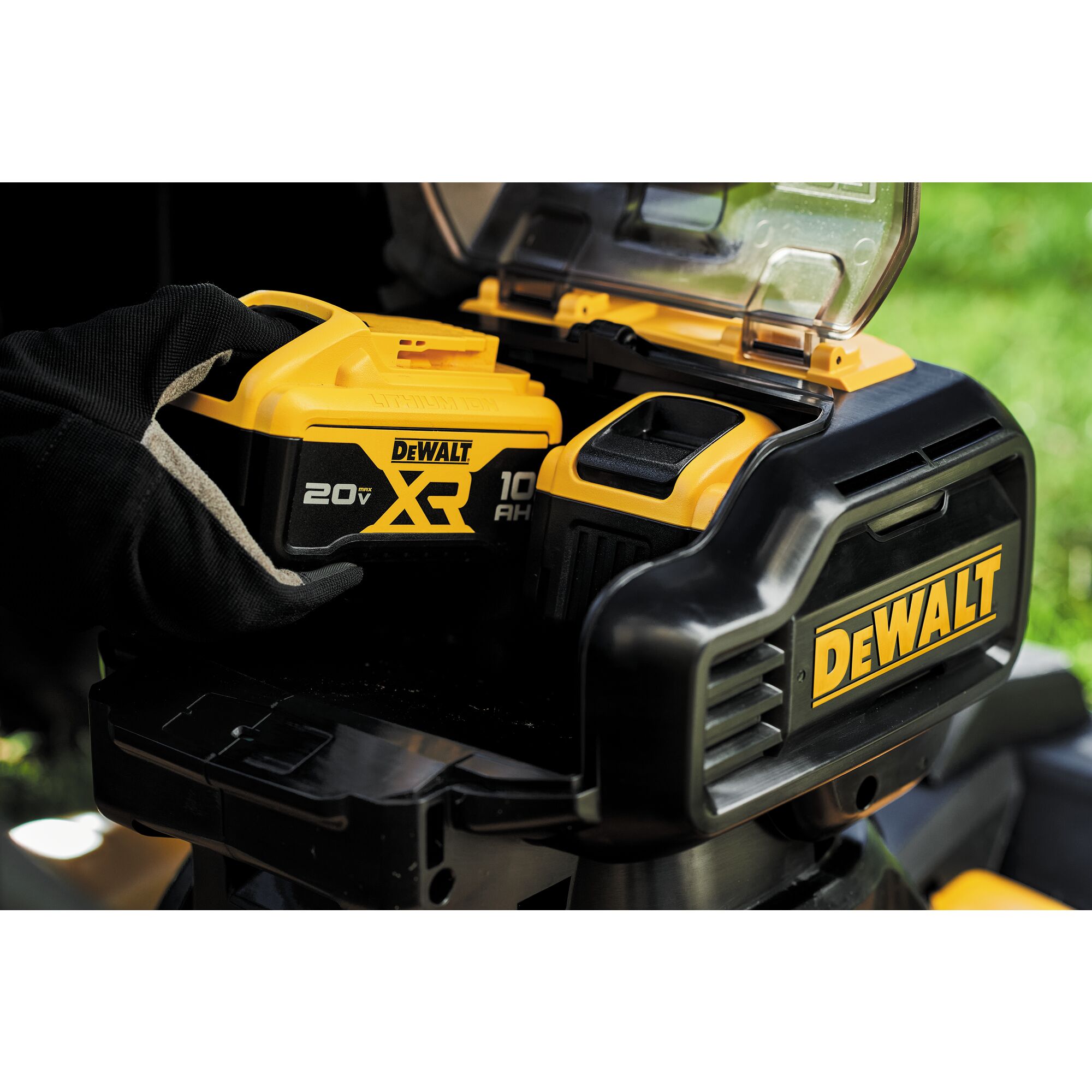 Dewalt cordless self discount propelled lawn mower