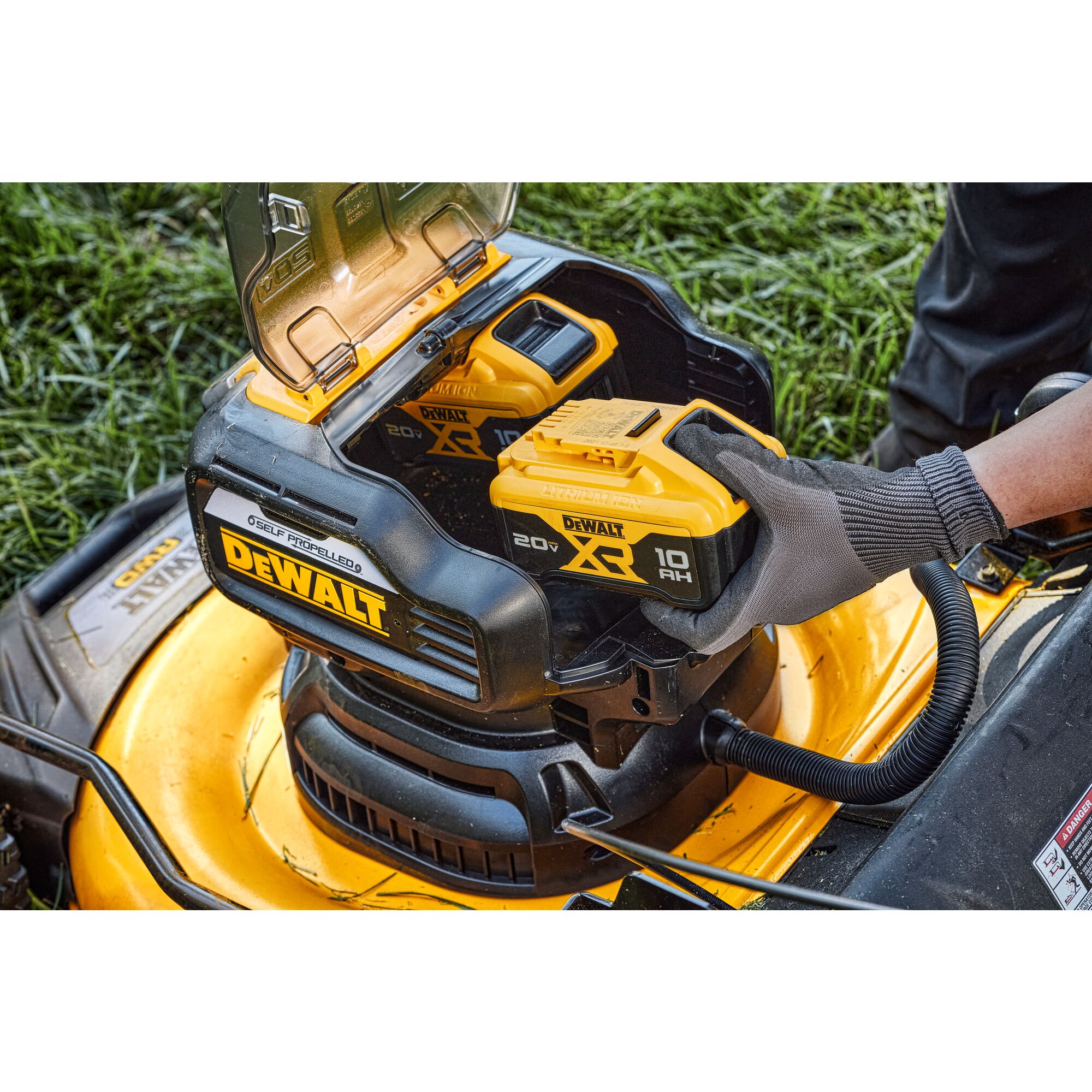 Dewalt cordless self propelled best sale lawn mower