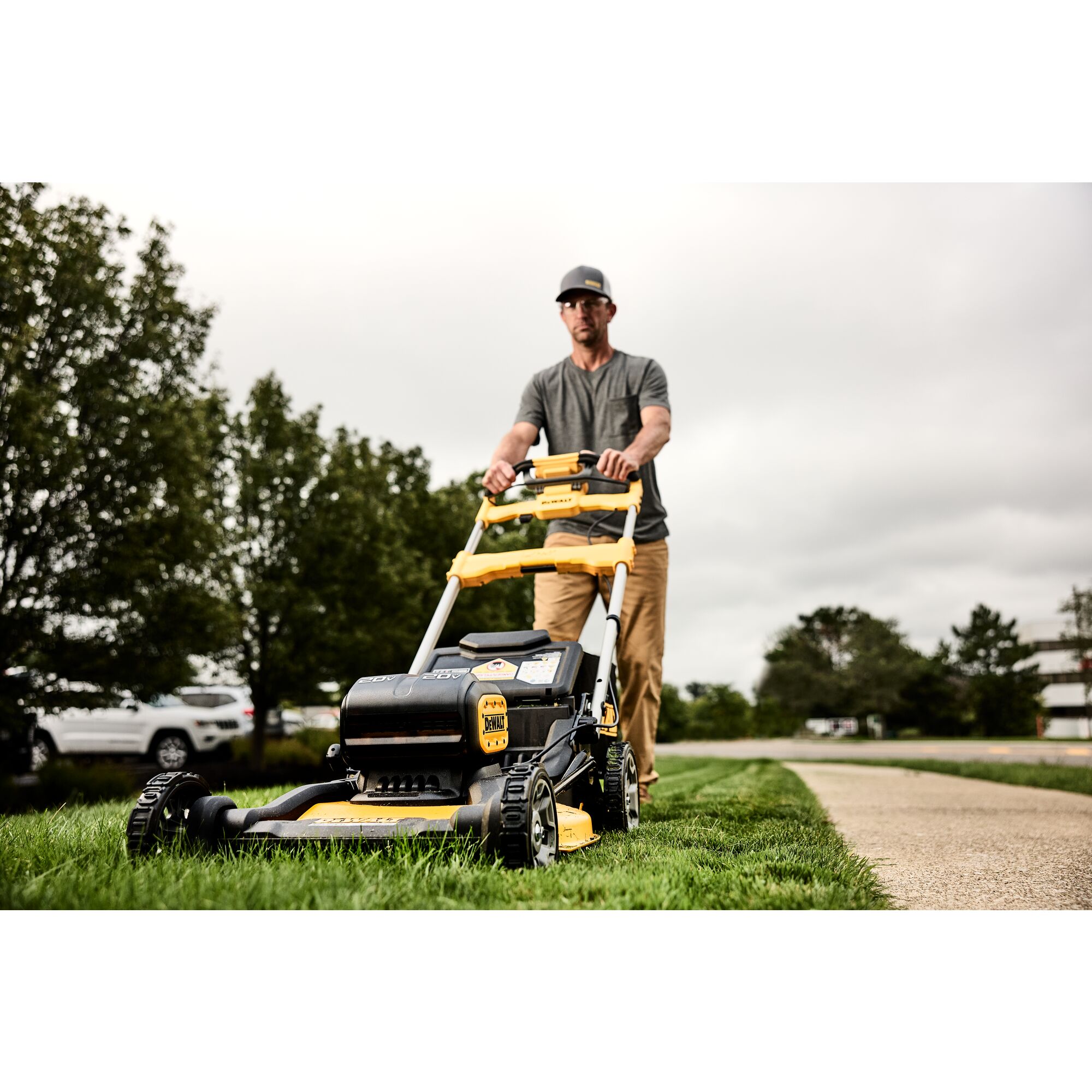 DEWALT 2X20V MAX XR Cordless RWD Self Propelled Mower Kit DEWALT